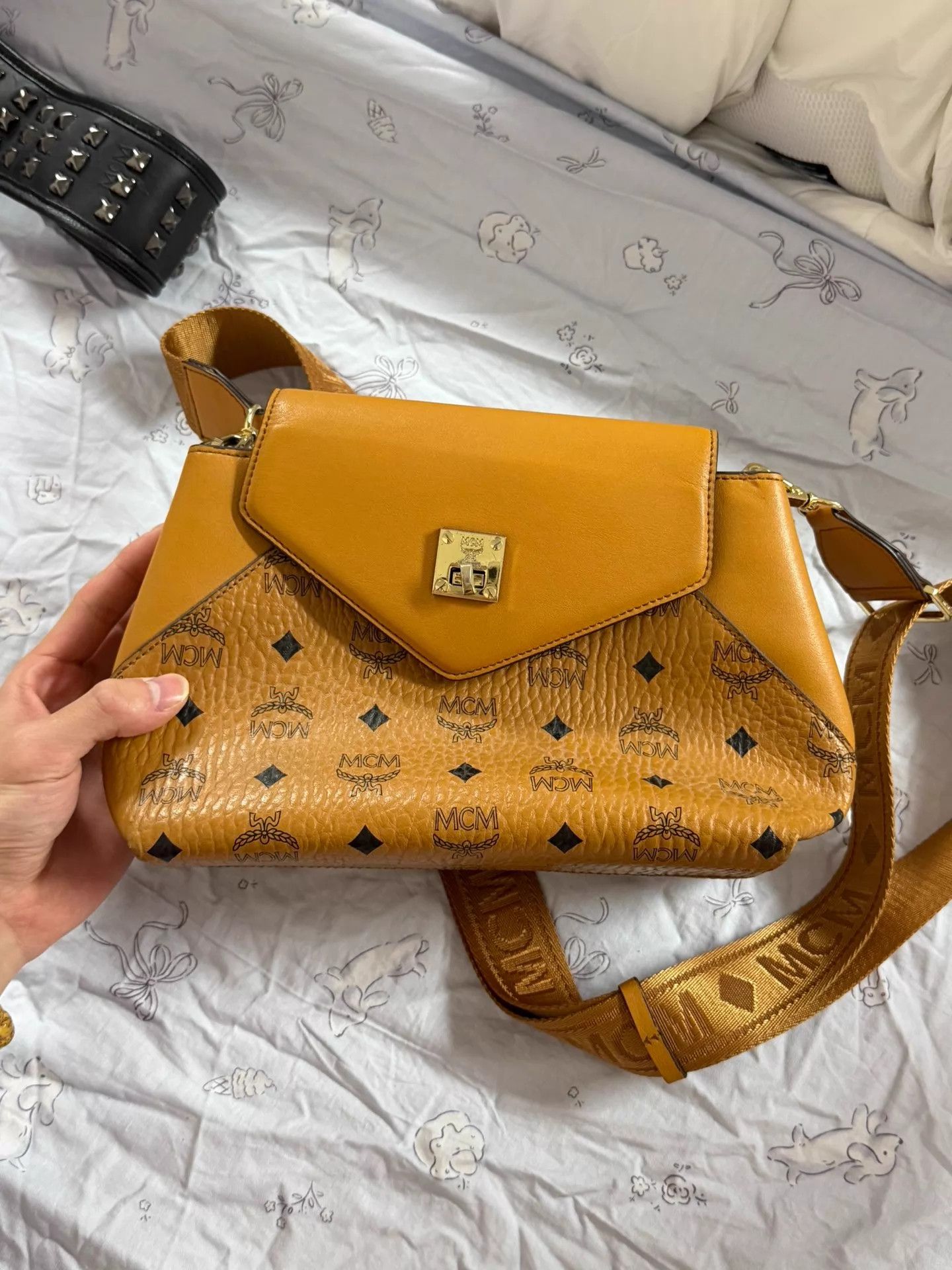 MCM MCM Yuanbao Bag Size ONE SIZE - 1 Thumbnail