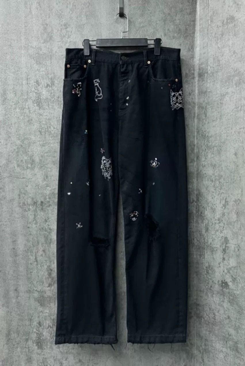 Balenciaga balenciaga graffiti logo denim pants Size US 26 / EU 42 - 1 Thumbnail