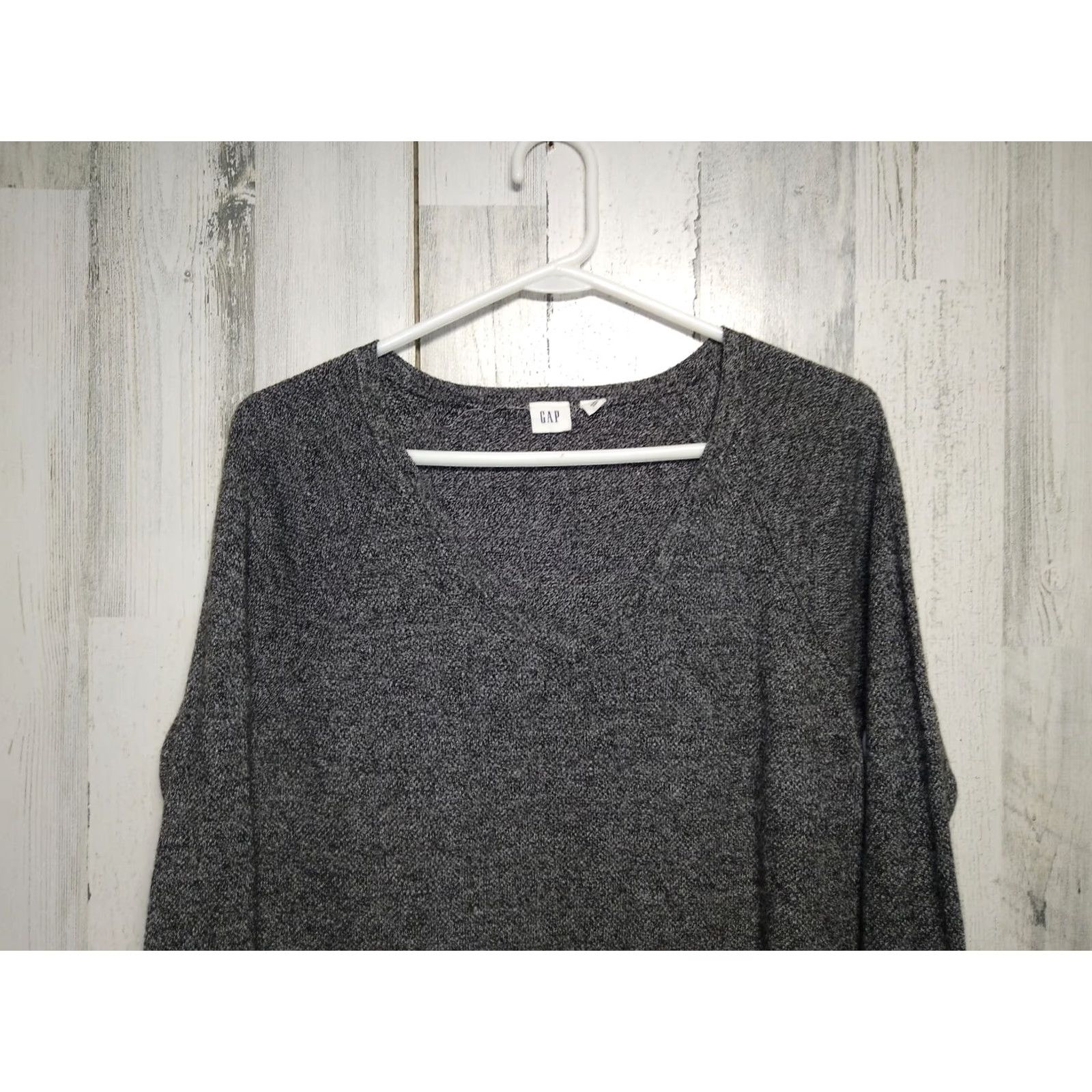 Gap Gap Womens Sweater M Merino Wool Extra Fine Wool Blend V-Neck Grey Size M / US 6-8 / IT 42-44 - 3 Thumbnail