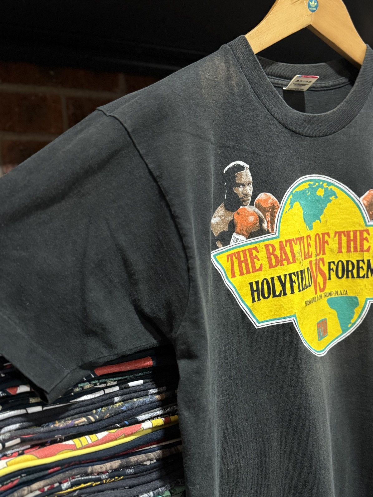 UFC × Vintage × WWF Vintage 90s Boxing Holyfield Vs Roreman Sun Faded Tee Size US M / EU 48-50 / 2 - 6 Thumbnail