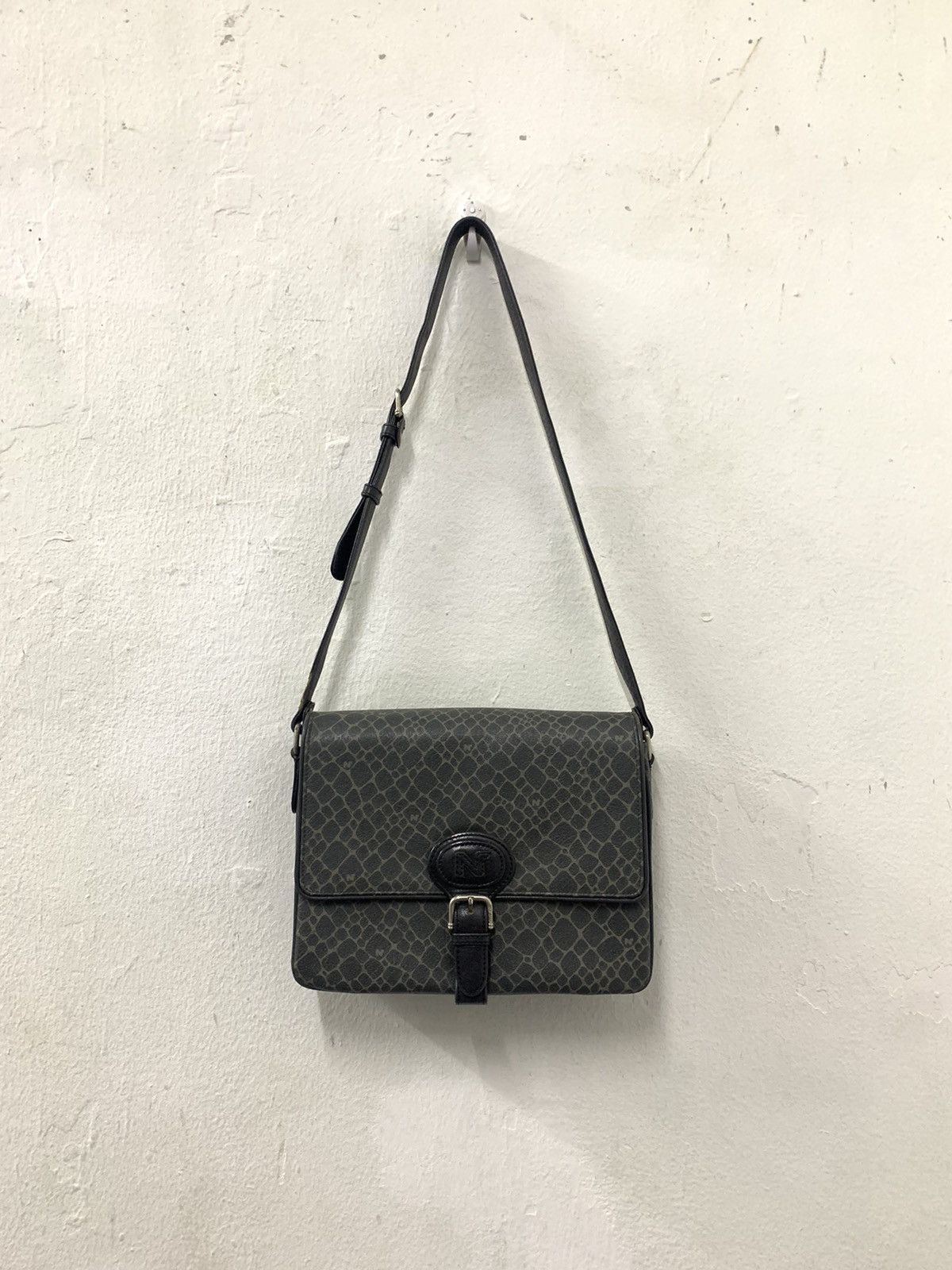 Nina Ricci × Vintage Nina Ricci Giraffe Monogram Shoulder Bag Size ONE SIZE - 1 Thumbnail