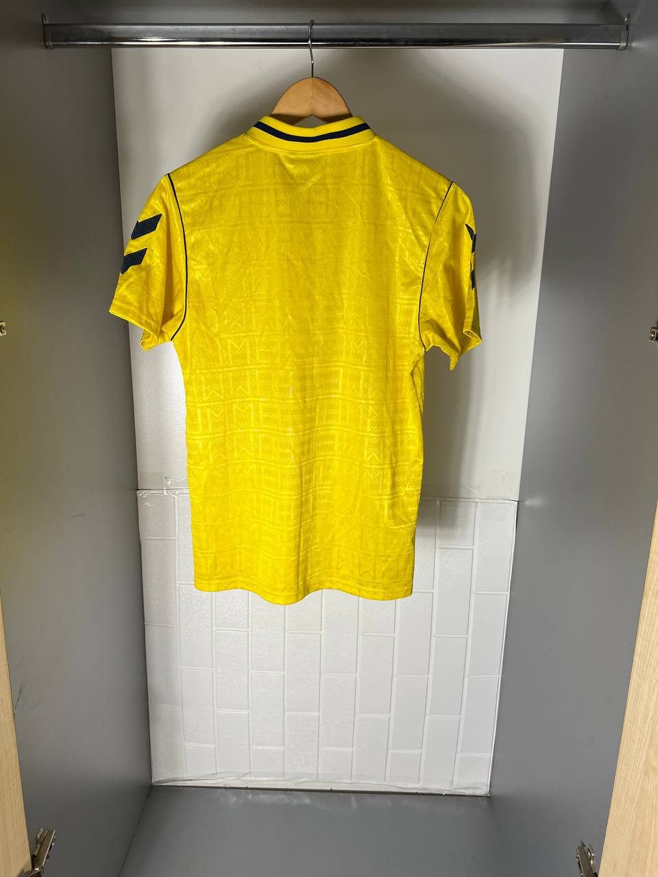 Vintage VERY RARE HUMMEL FC TOTTENHAM HOTSPUR ENGLAND SOCCET JERSEY Size US S / EU 44-46 / 1 - 9 Thumbnail