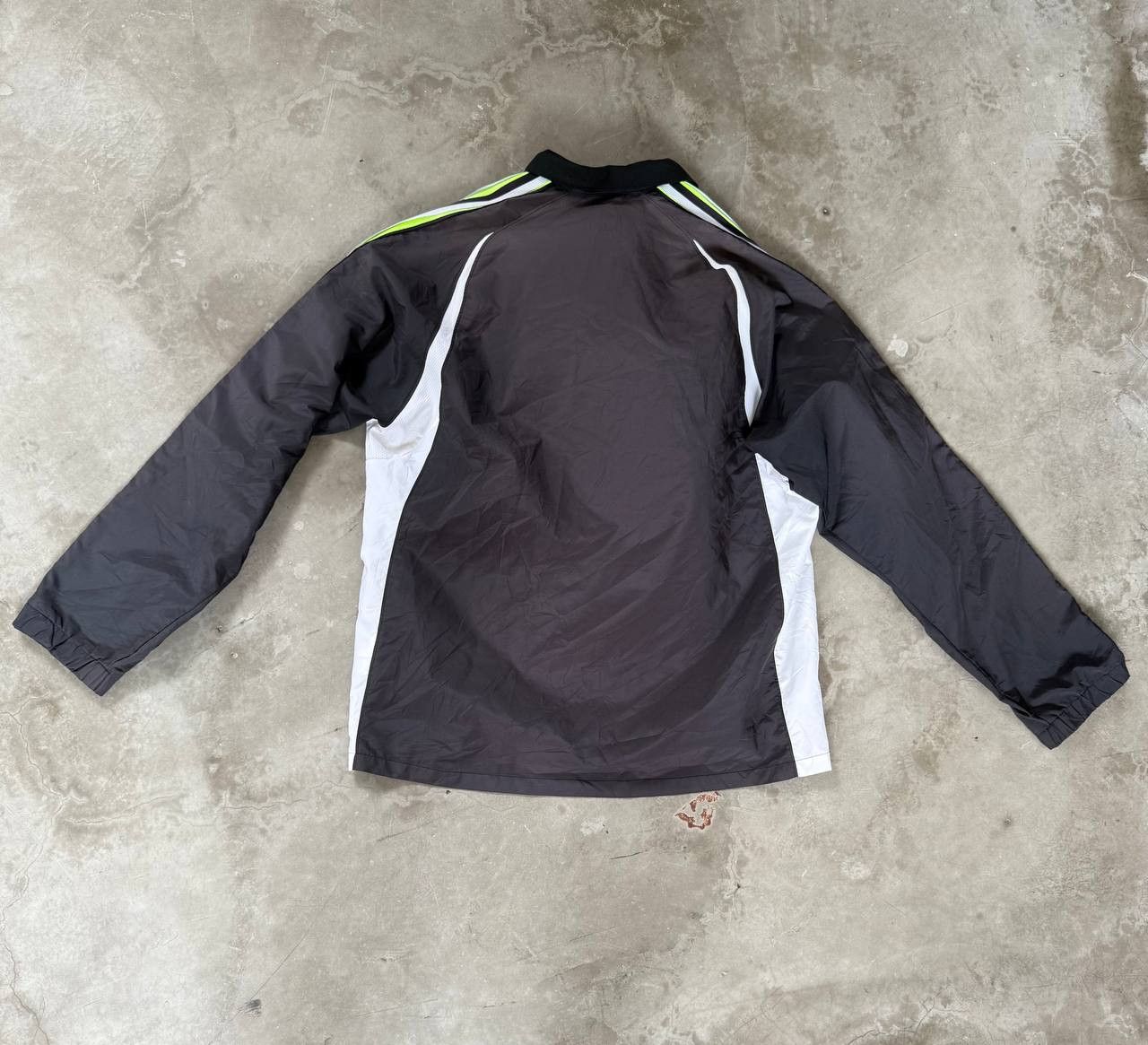 Adidas Vintage Adidas Windbreaker/ Jacket Size US L / EU 52-54 / 3 - 3 Thumbnail