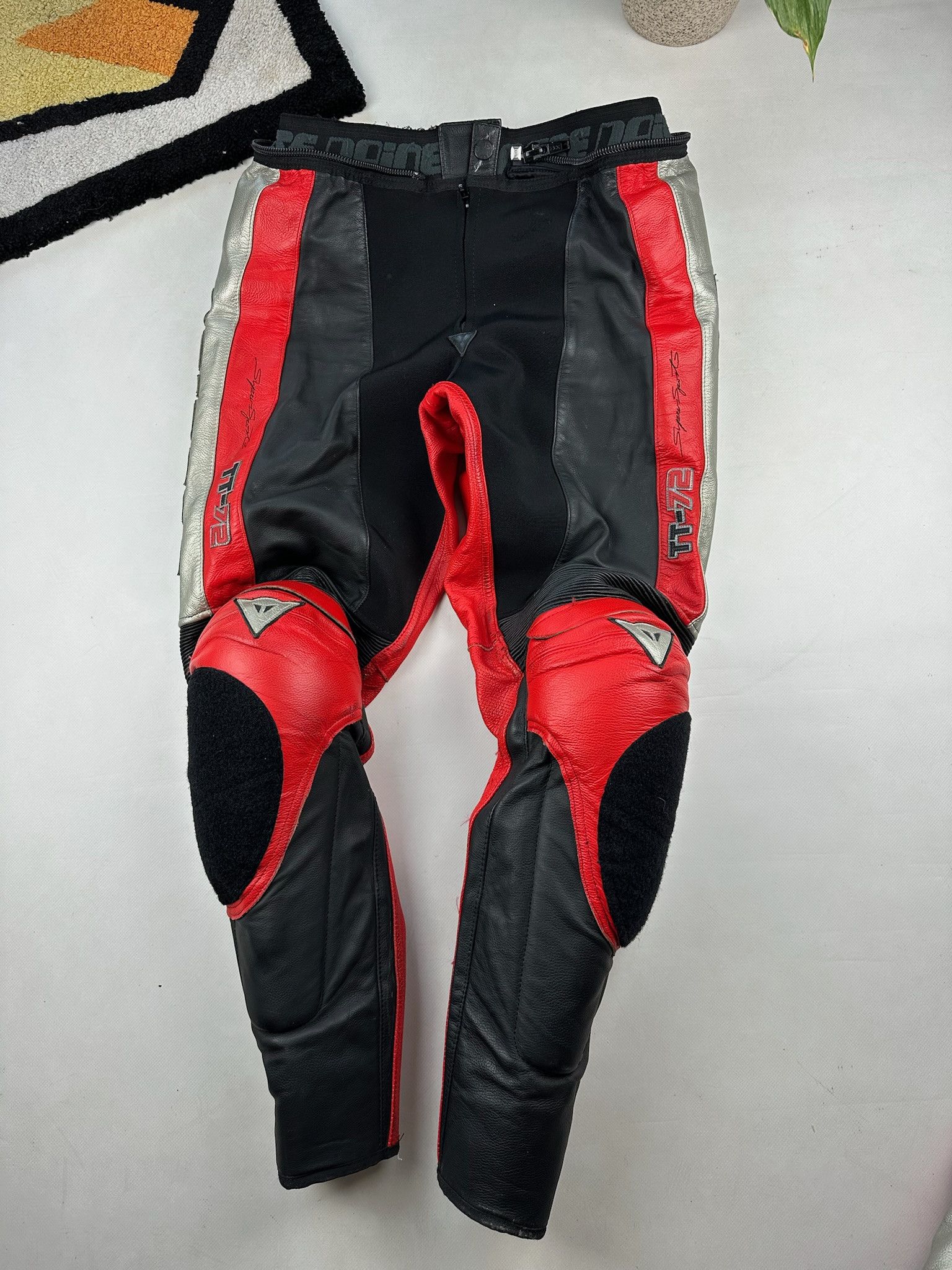 Dainese Dainese Leather Suit Superbike Jacket & Pants Size US L / EU 52-54 / 3 - 4 Thumbnail