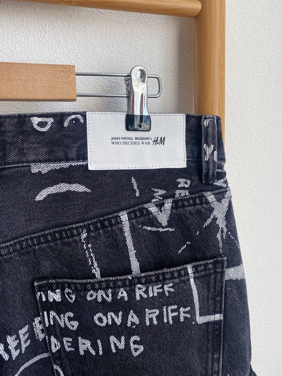 H&M × Jean-Michel Basquiat × Who Decides War Who Decides War Baggy denim jeans H&M x Basquiat x Ev&Tela Size US 32 / EU 48 - 12 Thumbnail