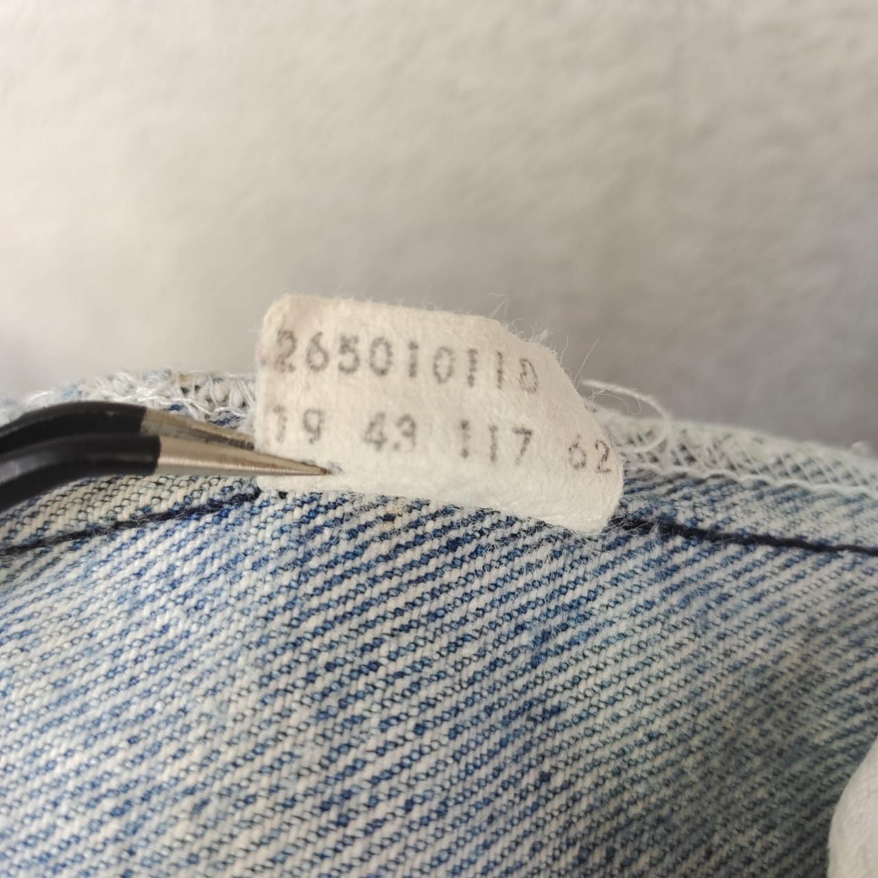 Levi's Vintage 1980 Levi’s 501 Pre-Shrunk Light Wash Denim Jeans Size US 26 / EU 42 - 18 Thumbnail