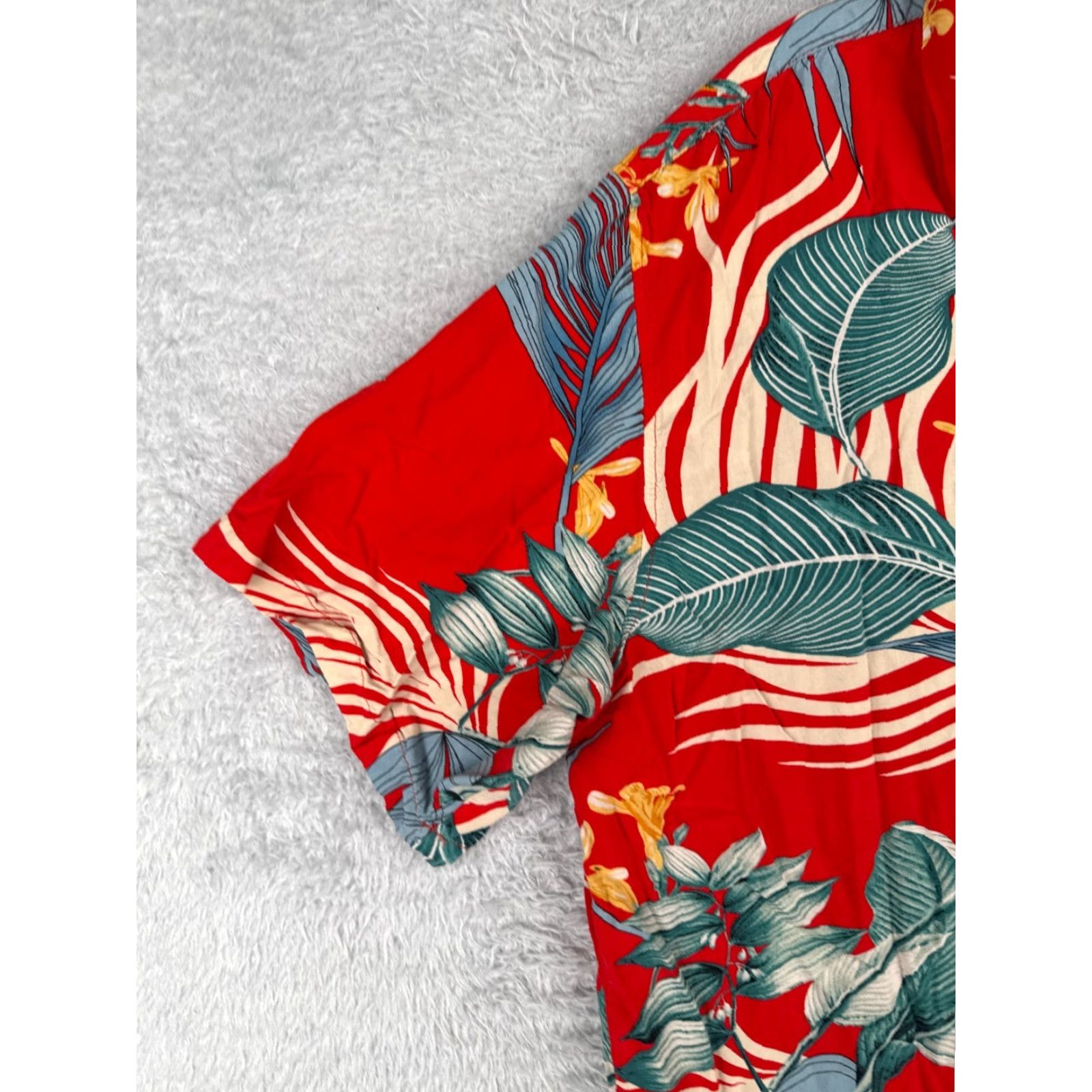 Vintage Hawaiian Shirt Men 2XL Red Blue Floral Rayon Slim Fit Button-Up Short Sleeve Casual Size US XXL / EU 58 / 5 - 3 Thumbnail