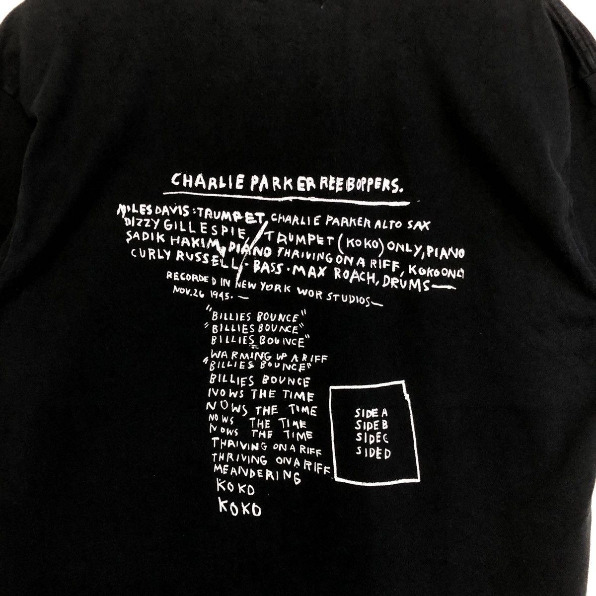 Jean-Michel Basquiat × Uniqlo Uniqlo X Jean Michel Basquiat Art Wording Backhitt Tshirt Size US L / EU 52-54 / 3 - 8 Thumbnail
