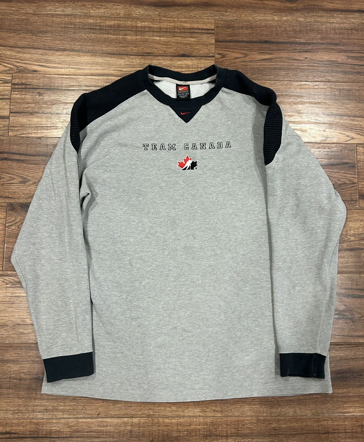 NHL × Nike × Vintage Vintage Team Canada Hockey Crewneck Sweater By Nike Rare 90s Size US XL / EU 56 / 4 - 1 Thumbnail