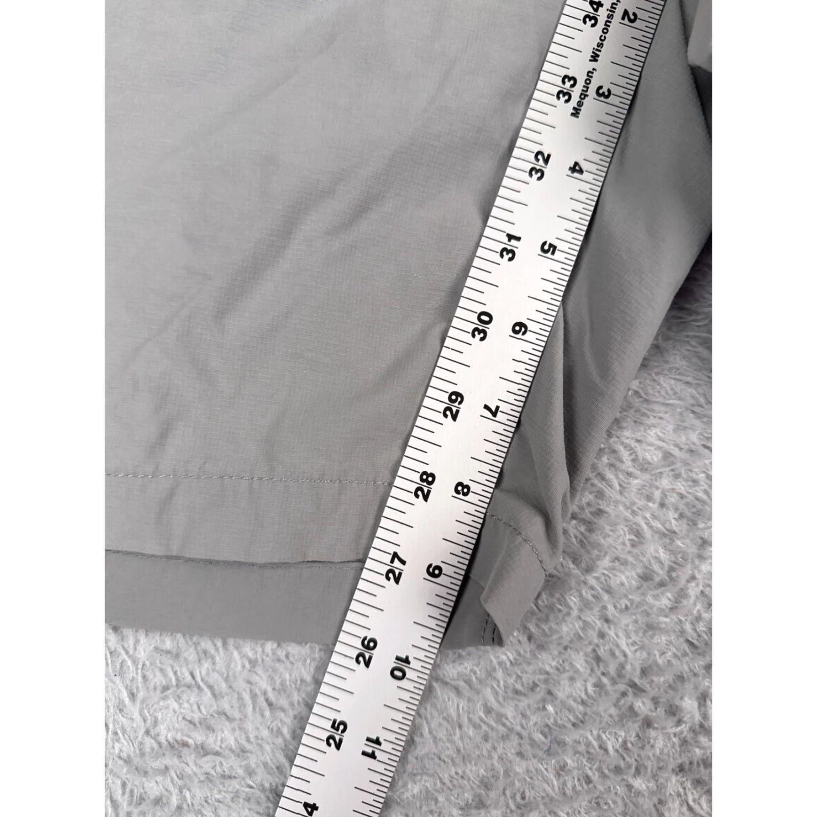 The North Face The North Face Shorts Mens Large Gray Elastic Waist Polyester Short Regular 36x10 Gray The North Face Mens Shorts — Size US 33 - 7 Thumbnail