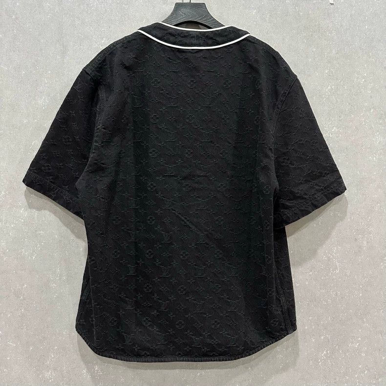 Louis Vuitton Louis Vuitton Embossed Dark Full Embroidered Logo Short Sl Size US M / EU 48-50 / 2 - 2 Thumbnail