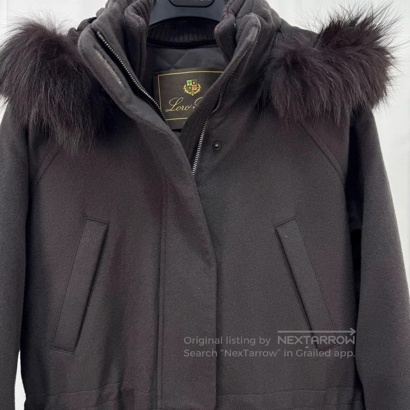Loro Piana luxurious cashmere coat with fur collar. Size M / US 6-8 / IT 42-44 - 3 Thumbnail