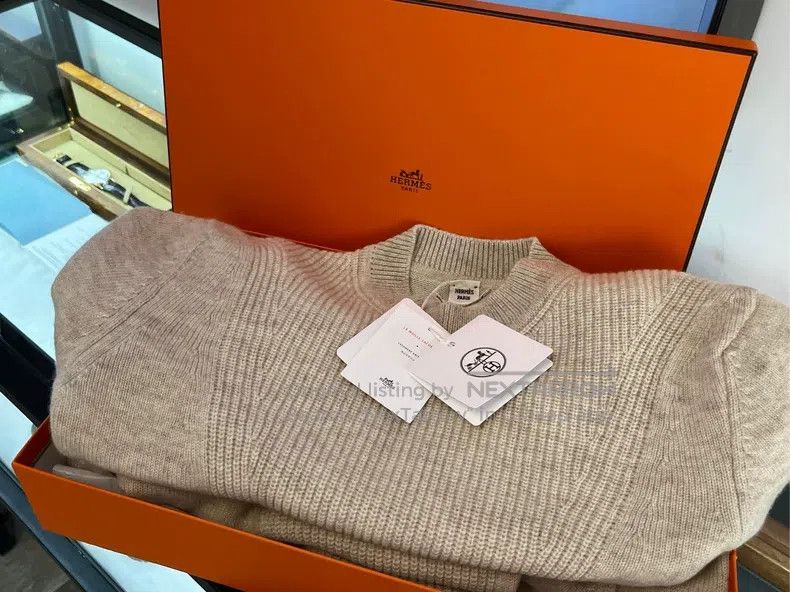 Hermes Hermes Women's solid color round neck knit mid-length long Size XXS / US 00 / IT 34 - 1 Thumbnail