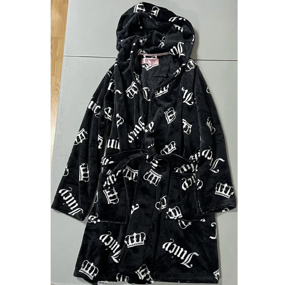 Juicy Couture Juicy Couture Black Y2K Plush Spa Robe Bathrobe Size S/M 👑✨ Size ONE SIZE - 1 Thumbnail