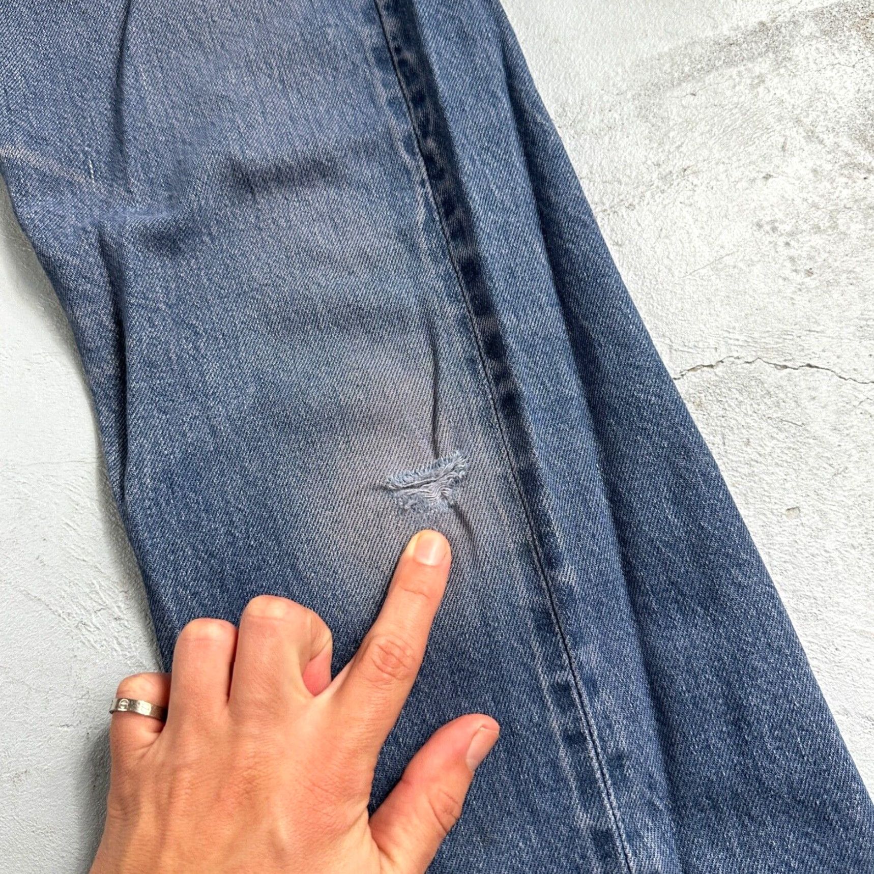 Levi's VINTAGE Levi's 501 Jeans Men 28 Blue 80s USA Straight Fit Distressed Denim Size US 28 / EU 44 - 4 Thumbnail