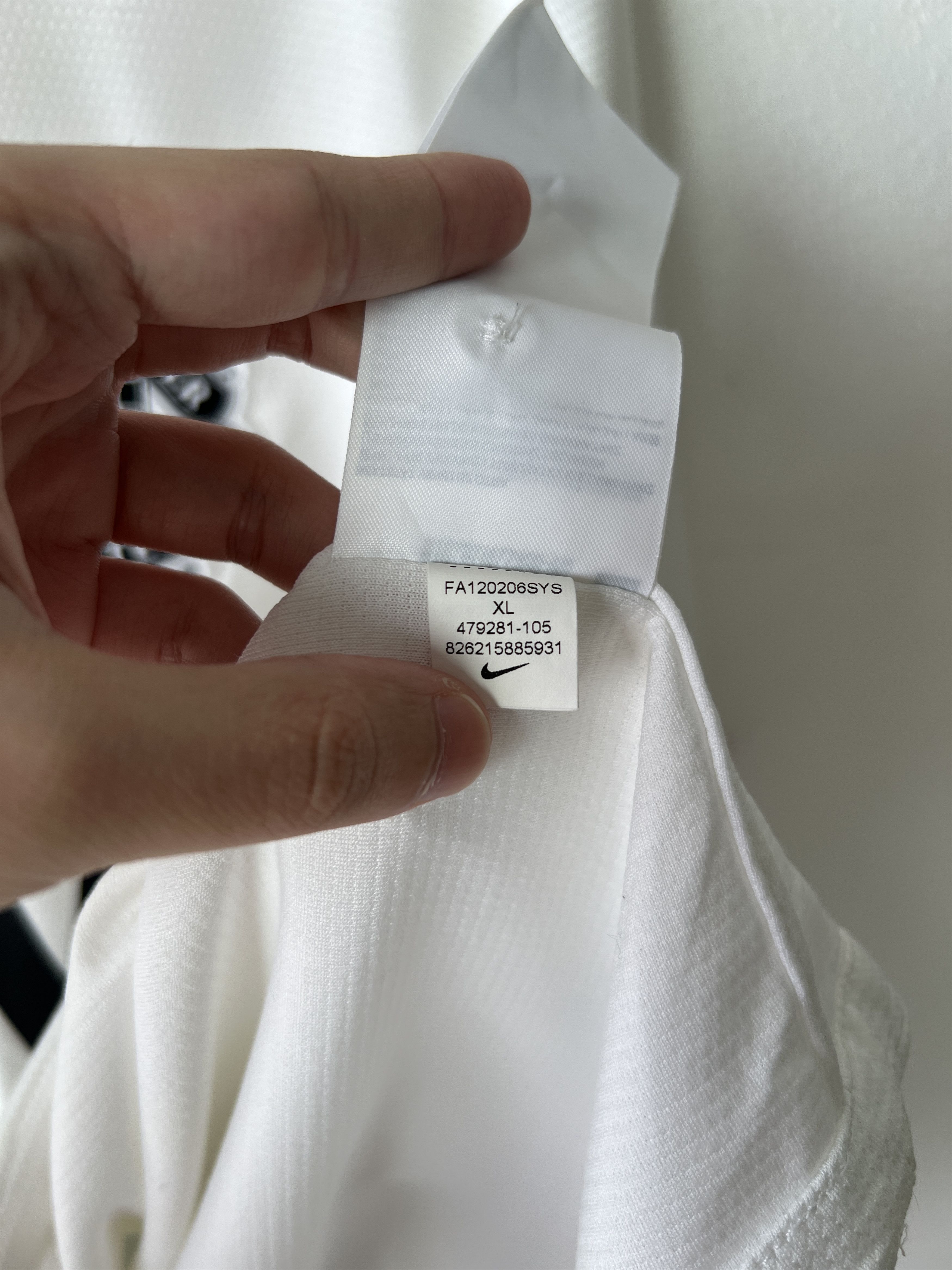 Nike (XL) Manchester United 2012-14 Away Kit v. Persie #20 Size US XL / EU 56 / 4 - 4 Thumbnail