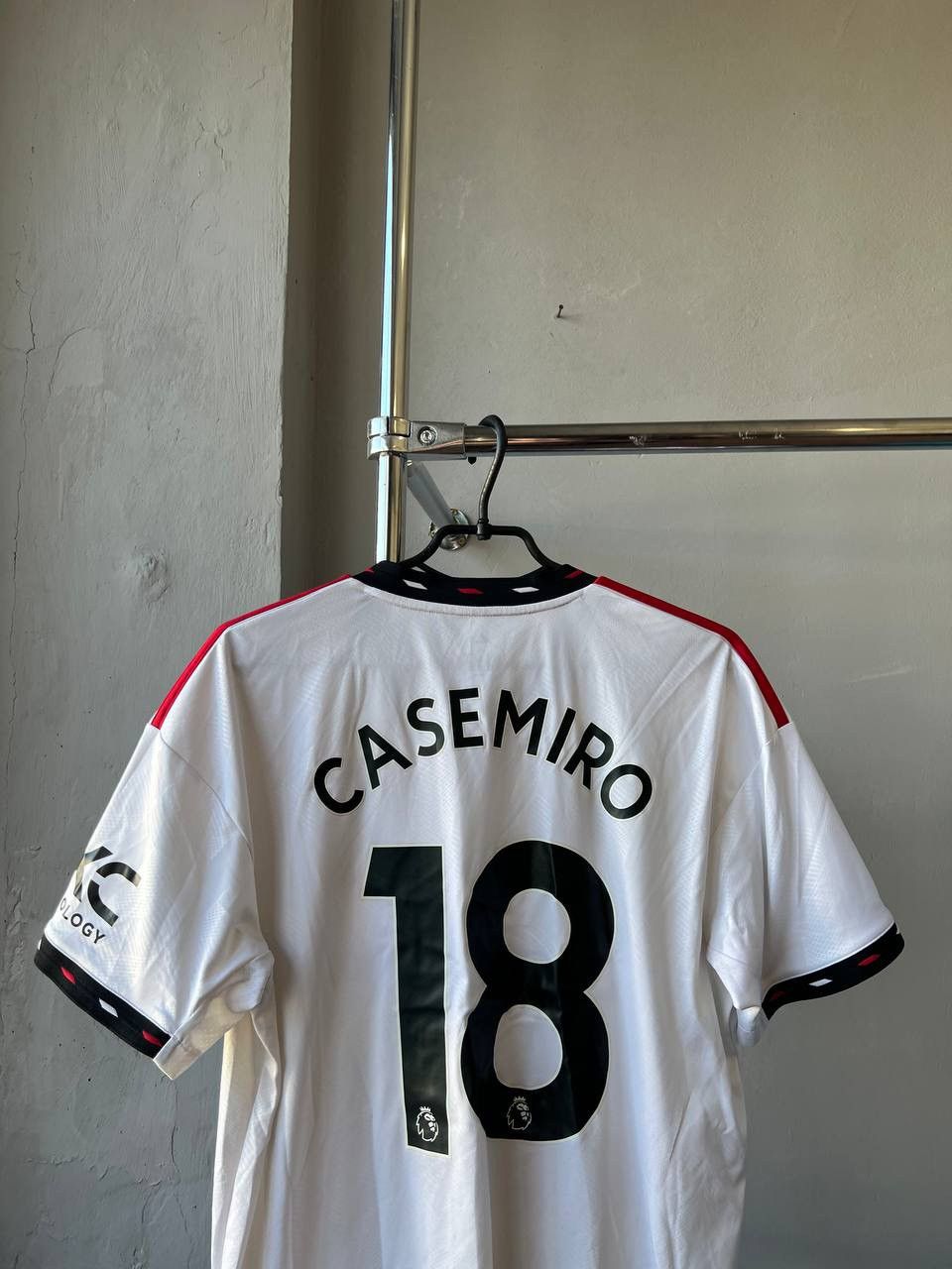 Adidas 2022/23 MANCHESTER UNITED #18 CASEMIRO AWAY SOCCER JERSEY L Size US L / EU 52-54 / 3 - 10 Thumbnail