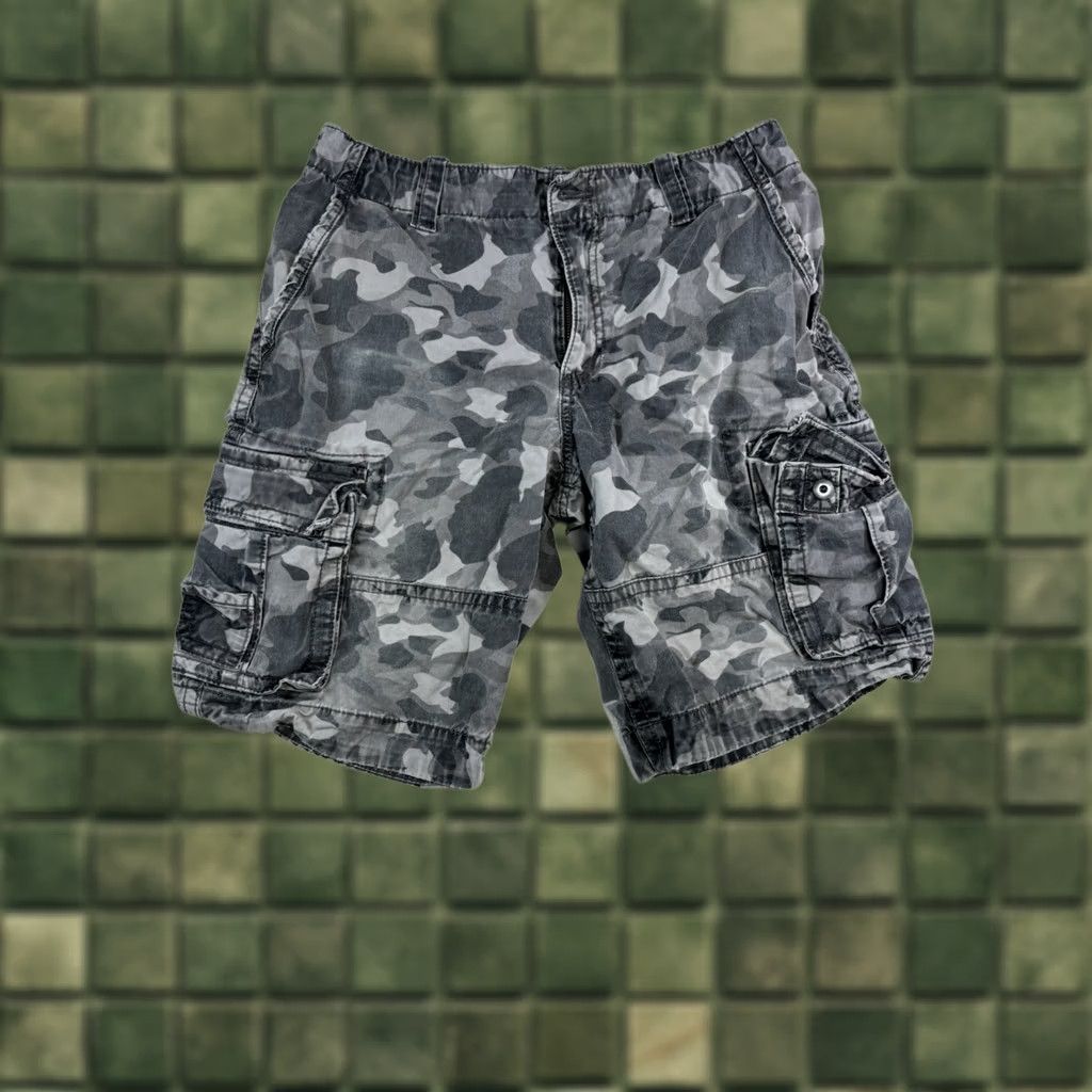 Aeropostale Aeropostale Mens Cargo Shorts 31 Camo Army Green Canvas 10 Inseam Belt Loops Pockets Med Heavyweight Casual Workwear Shirt? Size US 31 - 1 Thumbnail