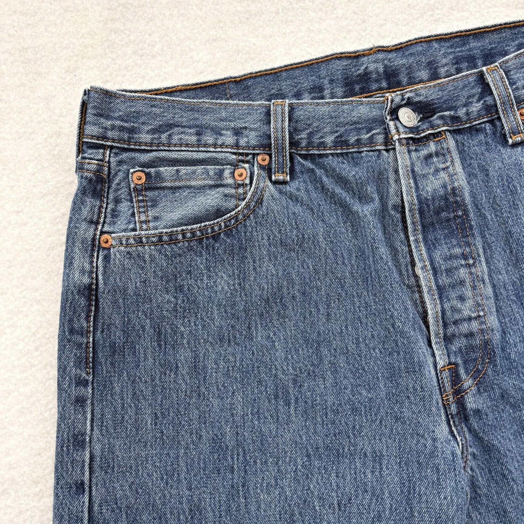 Levi's VINTAGE Levi's 501 Jeans Mens 36x34 Medium Blue Denim Button Fly Straight Leg Y2K Size US 36 / EU 52 - 3 Thumbnail