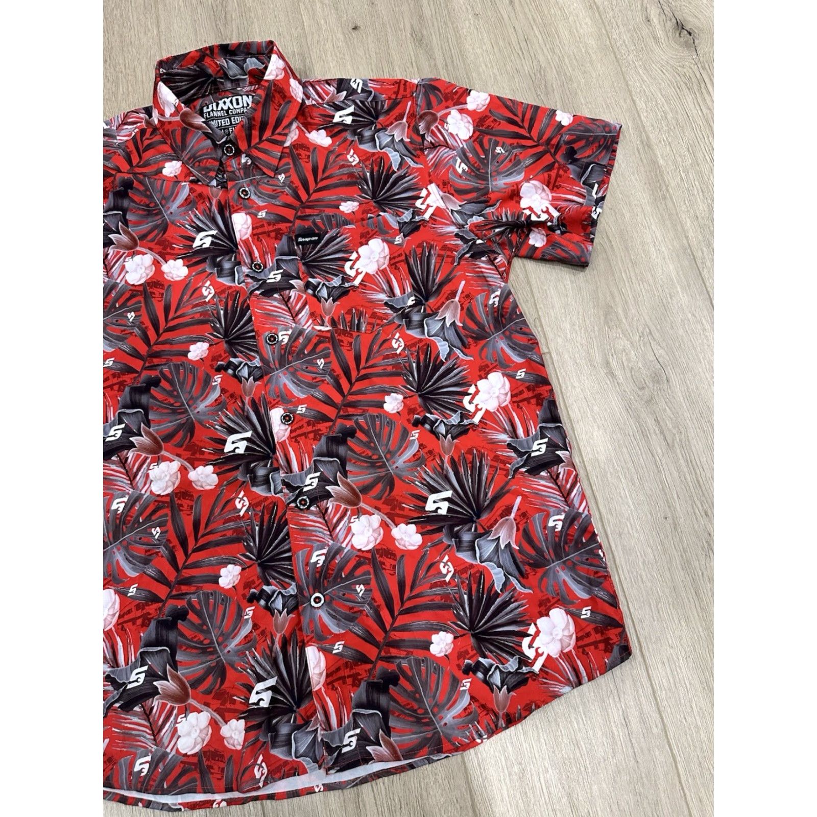 Vintage Dixxon Hawaiian Shirt Mens L Red Floral Short Sleeve Button-Up Limited Edition Stretch Size US L / EU 52-54 / 3 - 2 Thumbnail