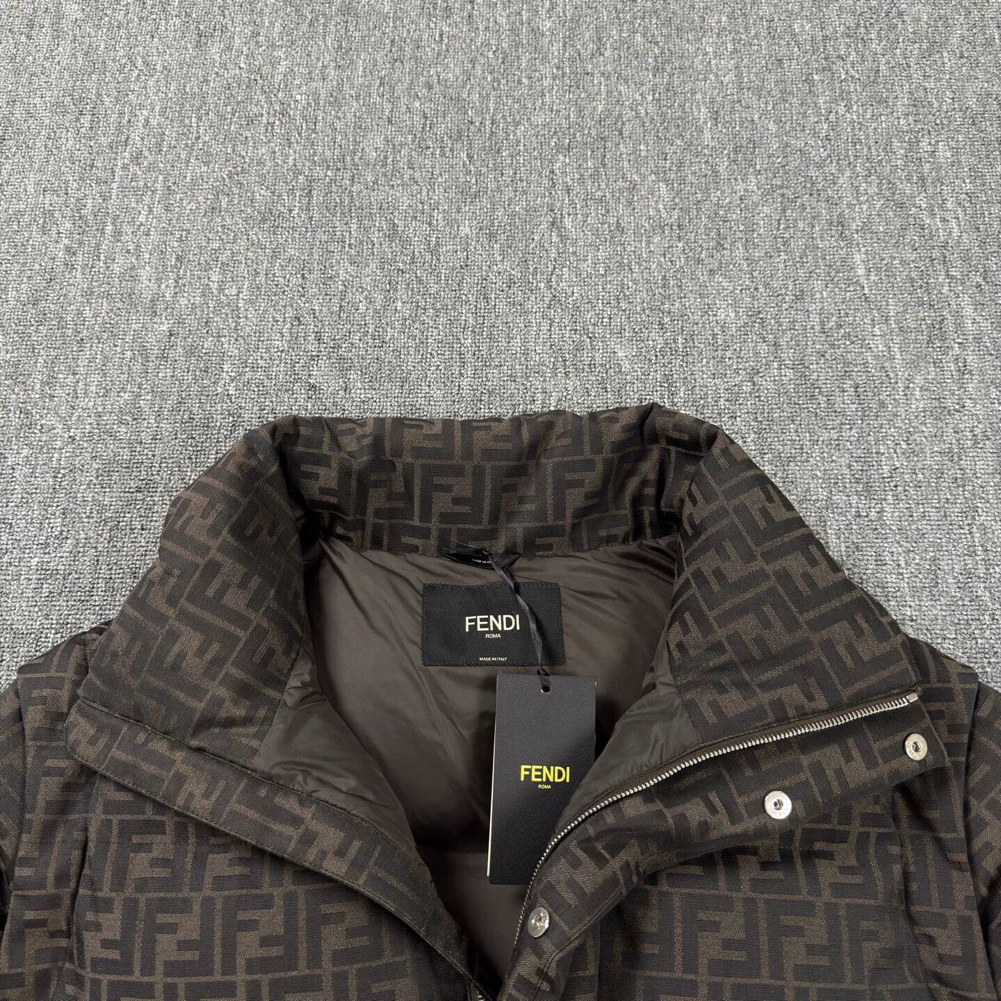 Fendi fendi monogram down jacket size 50 Size US M / EU 48-50 / 2 - 2 Thumbnail
