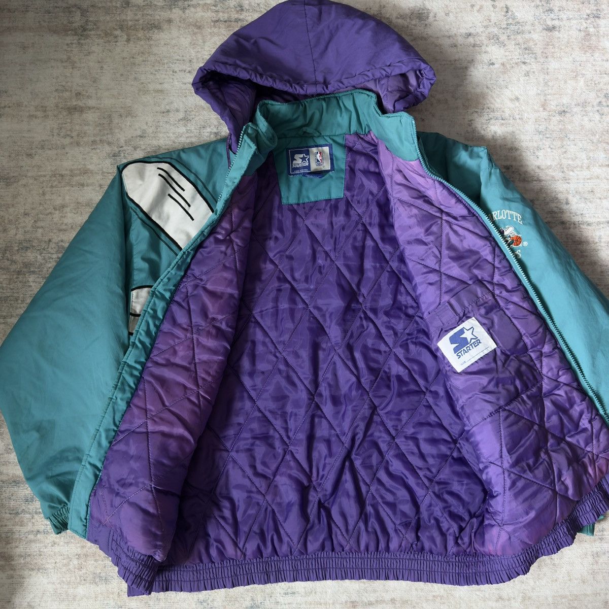Starter Vintage 90s Jcole Charlotte Hornets Starter Jacket Size US L / EU 52-54 / 3 - 4 Thumbnail