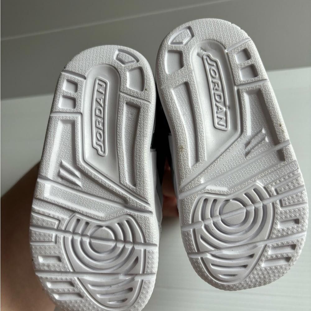 Designer Jordan toddlers sneakers Size US 5 / EU 37 - 4 Thumbnail