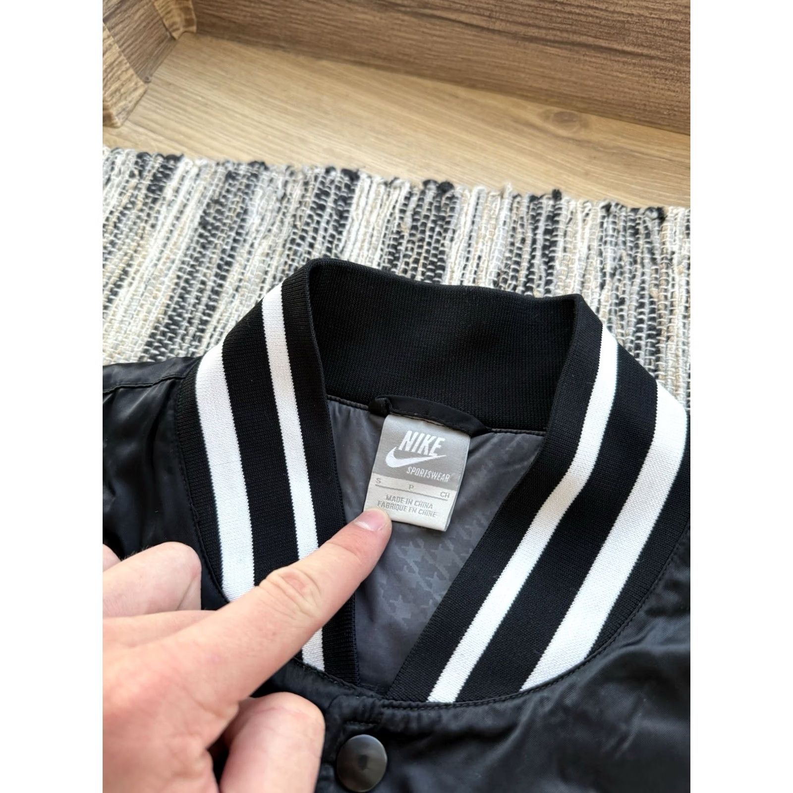 Nike VINTAGE Nike Sportswear Bomber Jacket Satin Black Men’s S Jacket Size US S / EU 44-46 / 1 - 6 Thumbnail