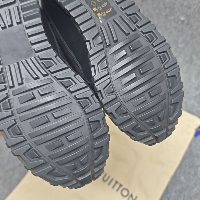 Louis Vuitton Louis Vuitton Run Away Casual Sneakers for Women -2505 Size US 6 / IT 36 - 9 Thumbnail