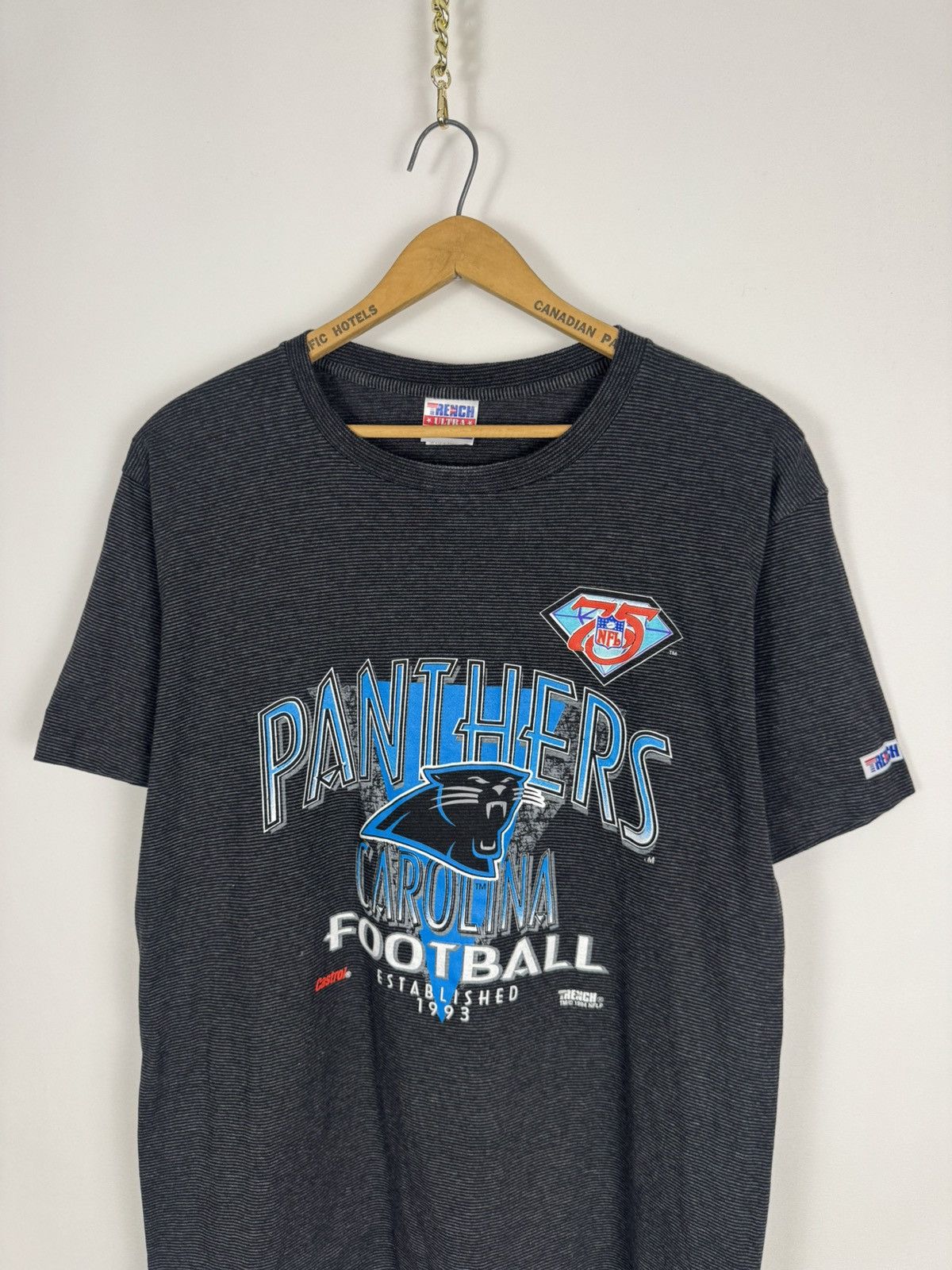 Vintage Vintage 90s Carolina Panthers Graphic Tee Size US XL / EU 56 / 4 - 5 Thumbnail