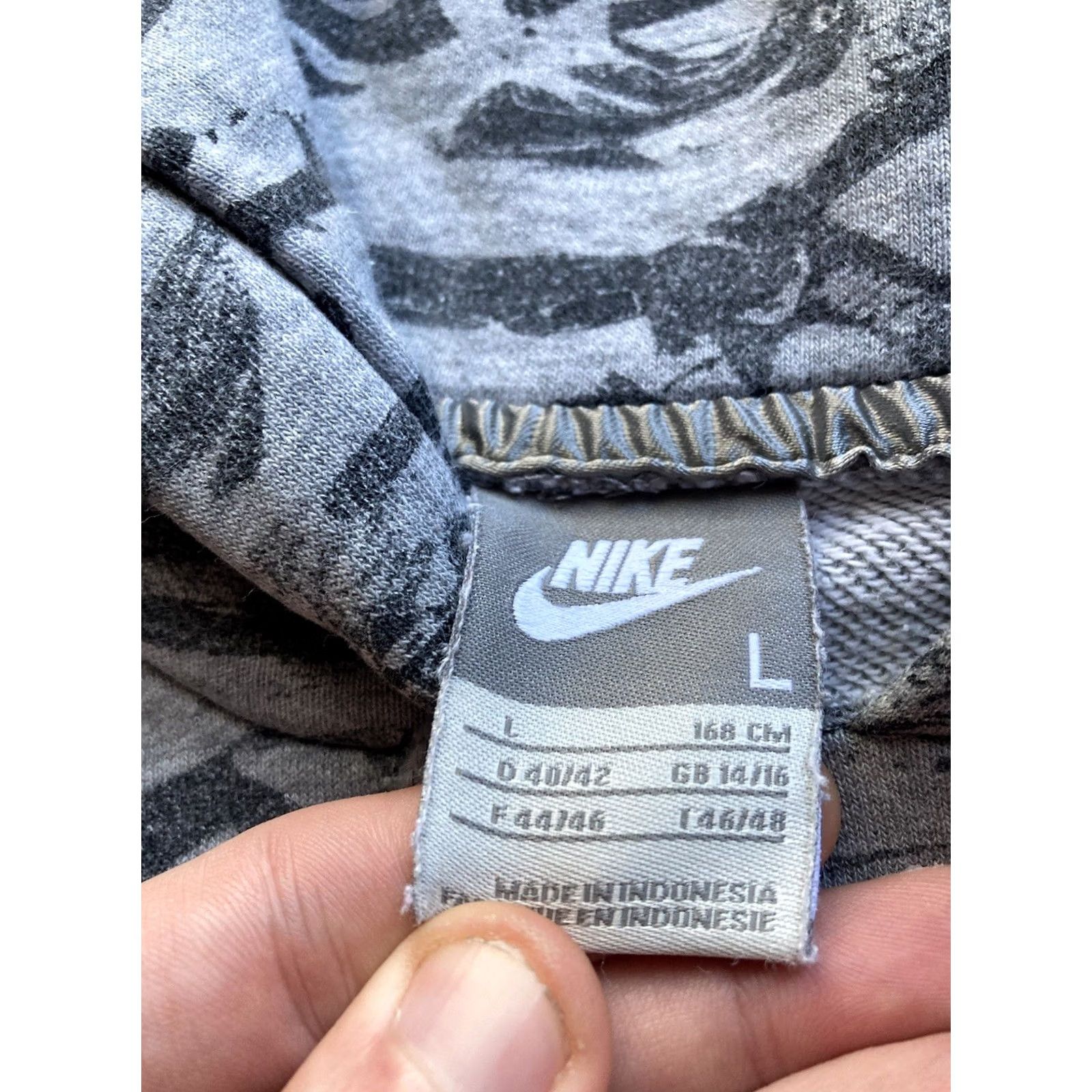 Nike Nike Hoodie Mens Size Large AOP Sweatshirt Gray Camo Pullover Drawstring Swoosh Size US L / EU 52-54 / 3 - 6 Thumbnail