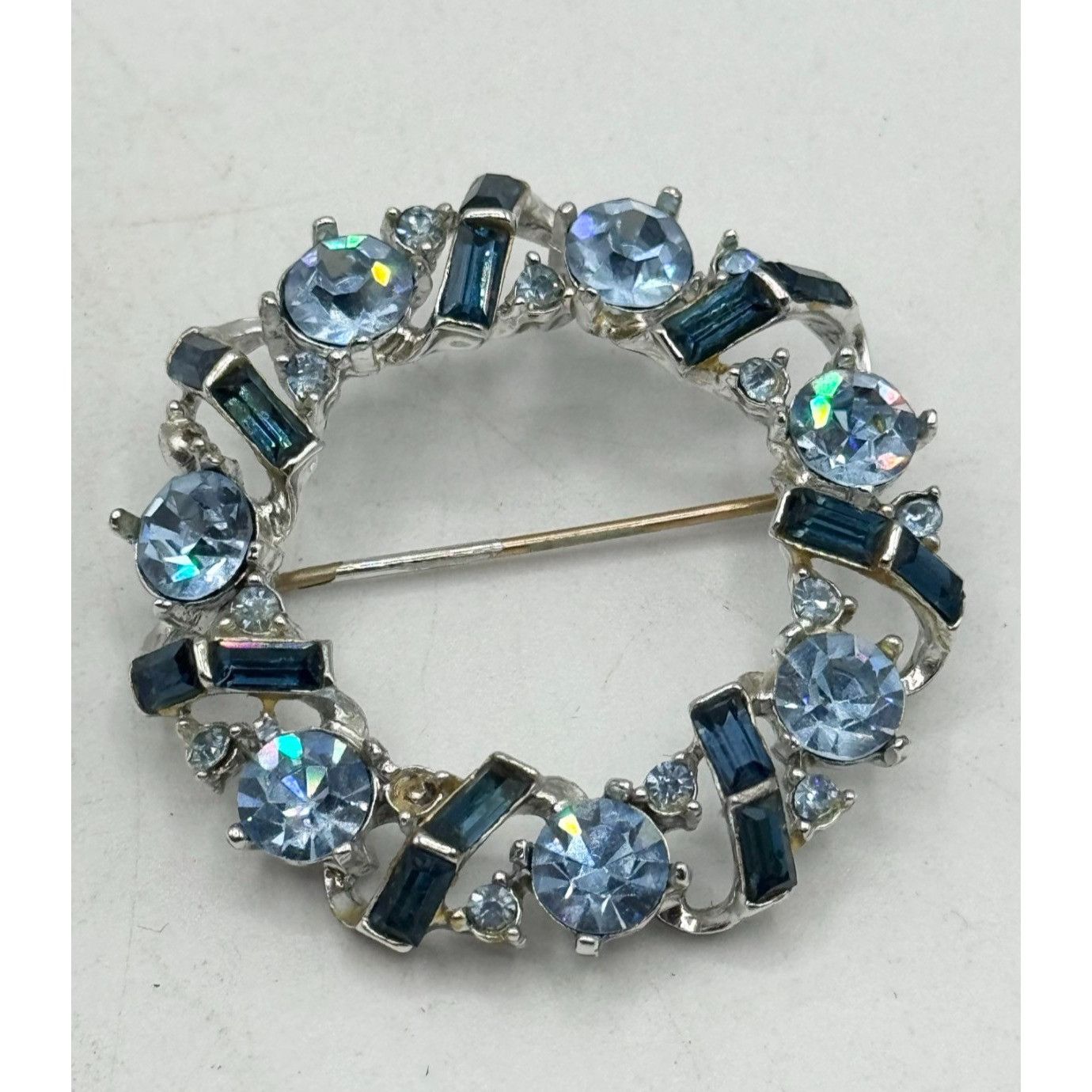 Vintage Vintage blue rhinestone wreath brooch pin Size ONE SIZE - 1 Thumbnail