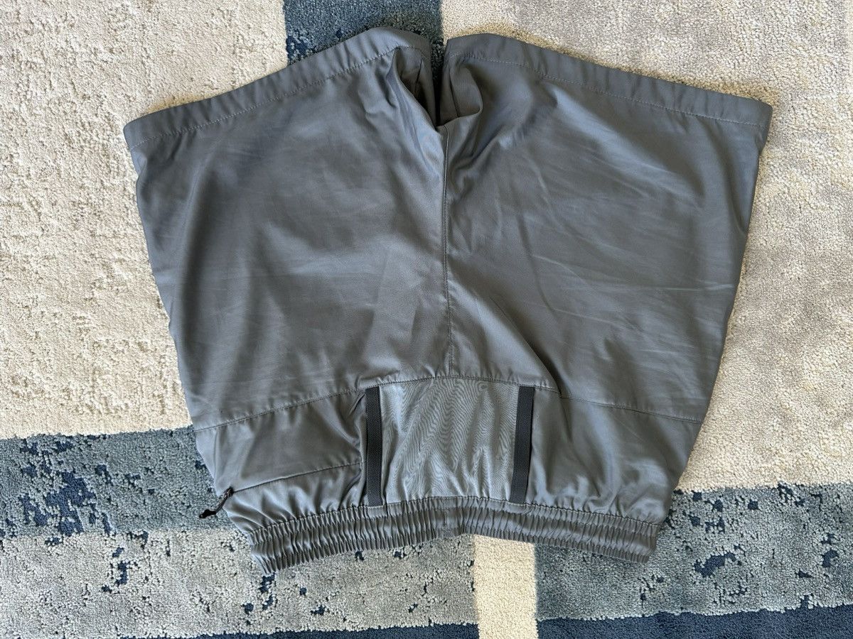 Nike ACG Nike ACG grey/magenta shorts S Size US 28 / EU 44 - 2 Thumbnail