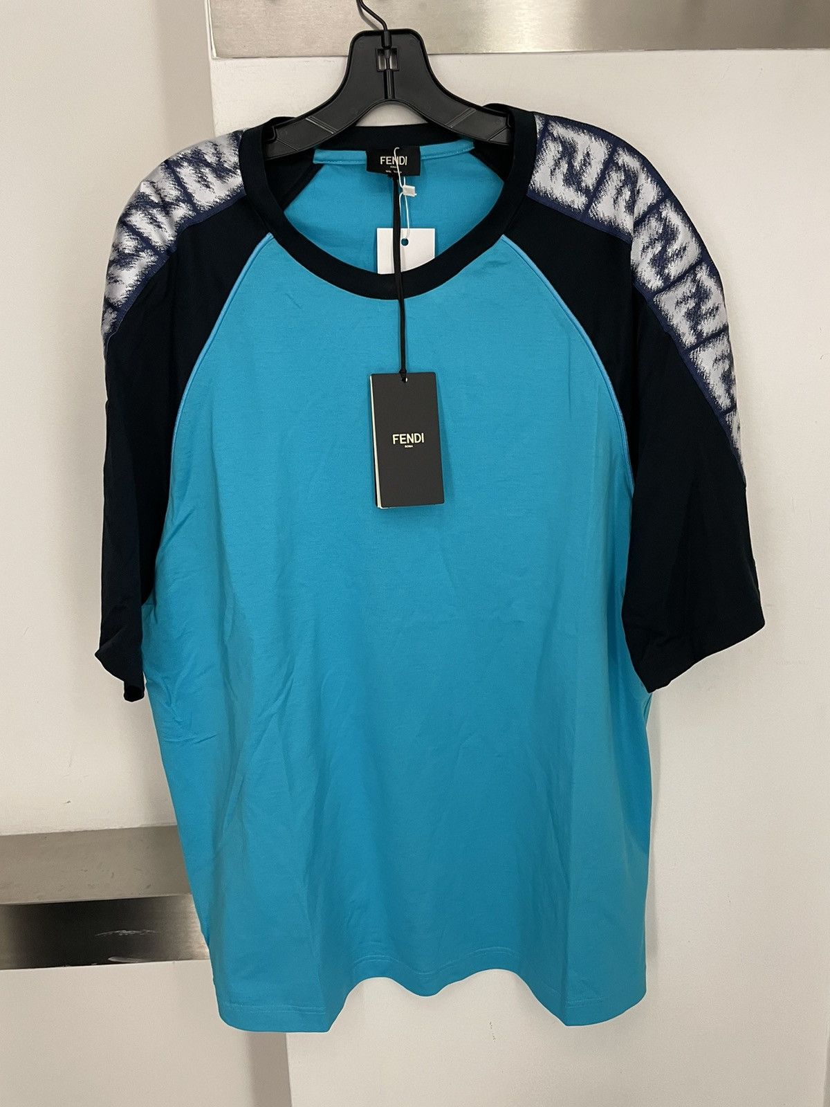 Fendi T-shirt in pool Size US XL / EU 56 / 4 - 2 Thumbnail