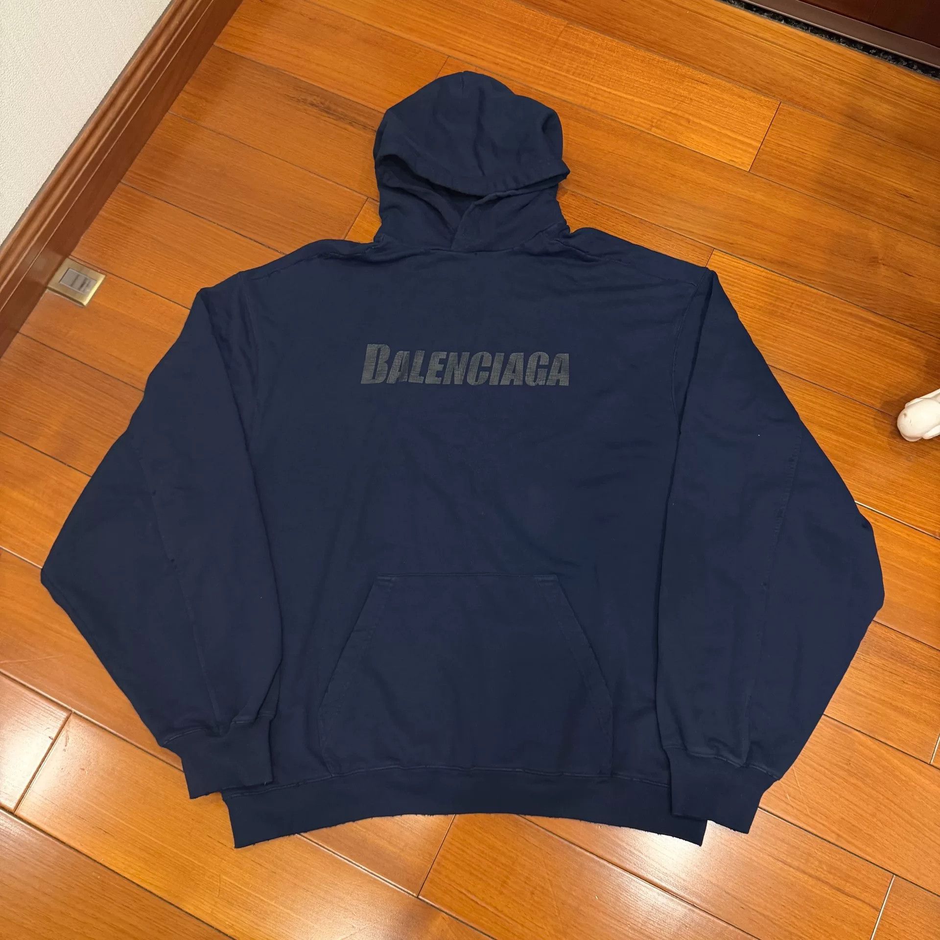 Balenciaga Balenciaga Navy Logo Sweatshirt Size US S / EU 44-46 / 1 - 1 Thumbnail