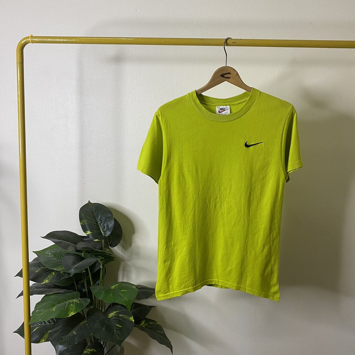 Nike Vintage 1990s Nike Essential Embroidery Small Logo Tee Size US S / EU 44-46 / 1 - 1 Thumbnail
