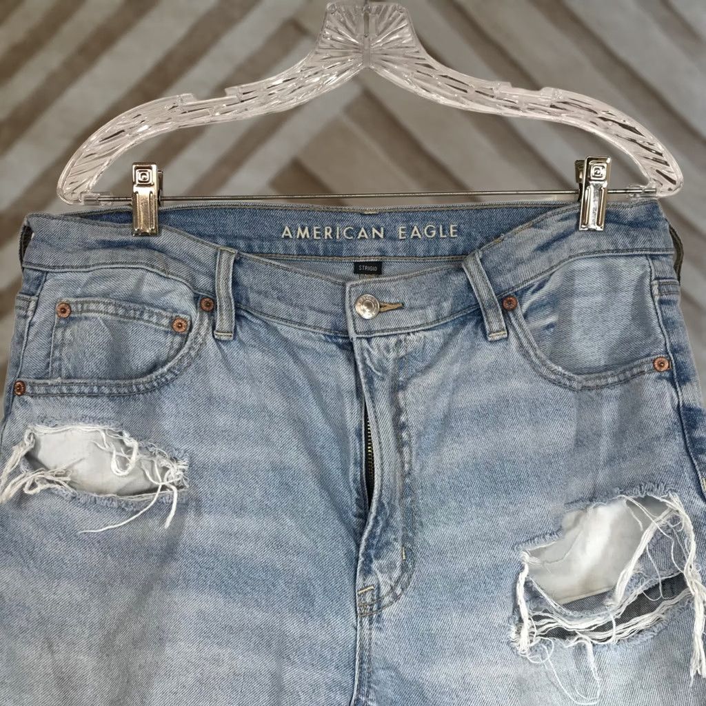 Vintage AMERICAN EAGLE HIGH WAIST DISTRESSED DENIM SHORTS WOMENS SIZE 14 LIGHT WASH Size 36" / US 14 / IT 50 - 1 Thumbnail