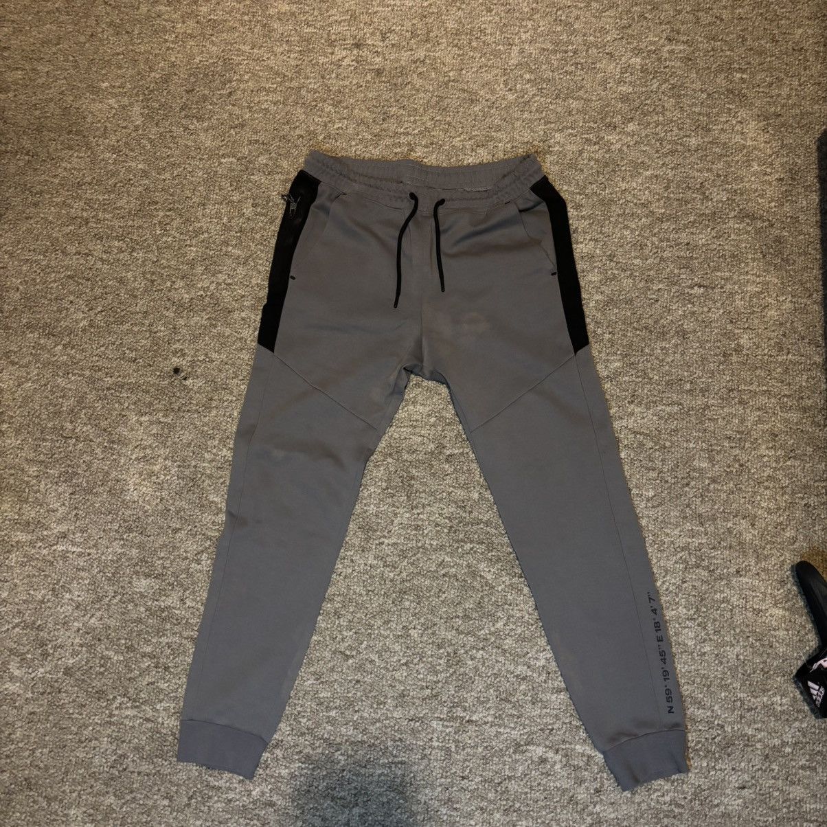 H&M Vintage Grey & Black H&M fleece joggers. Size US 32 / EU 48 - 1 Thumbnail