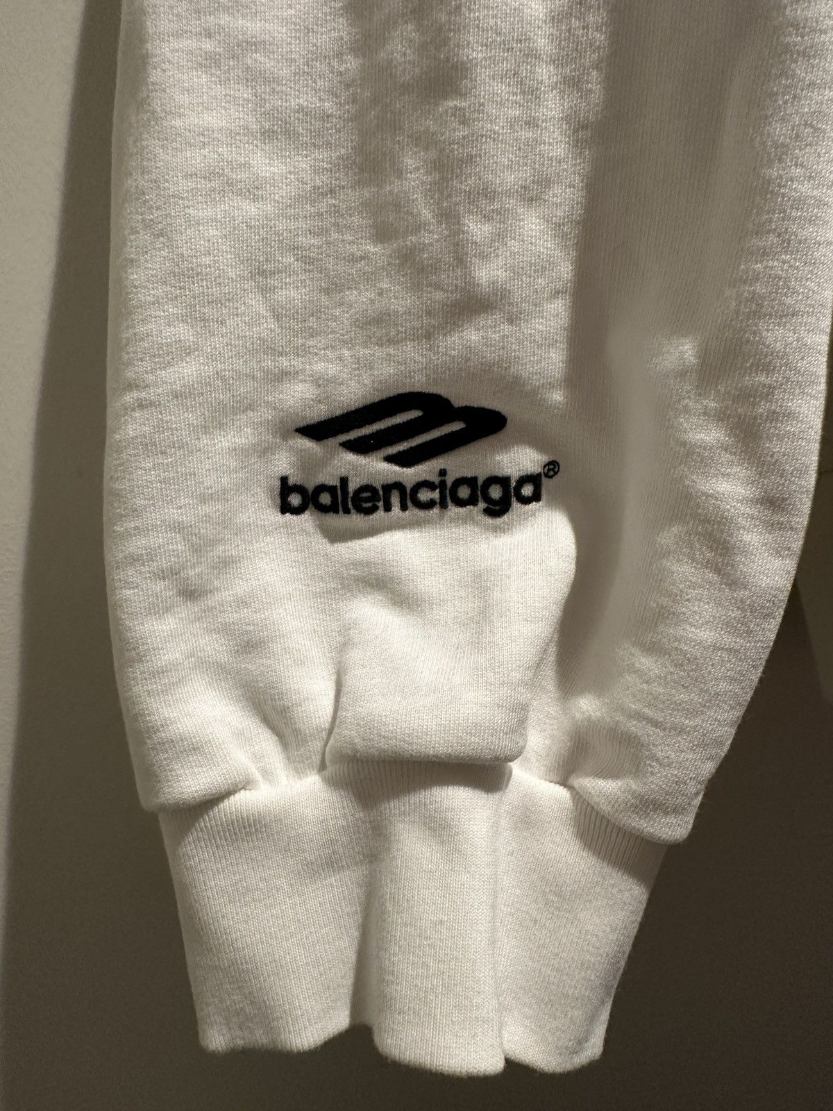 Balenciaga BALENCIAGA SOHO EXCLUSIVE ZIP-UP HOODIE – WHITE Size US XXL / EU 58 / 5 - 7 Thumbnail