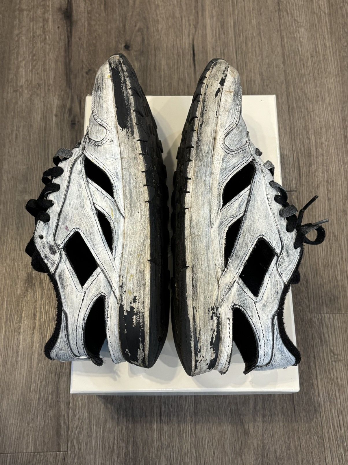 Maison Margiela × Reebok Maison Margiela X Reebok Classic Leather Tabi 🦶 Size US 9.5 / EU 42-43 - 7 Thumbnail