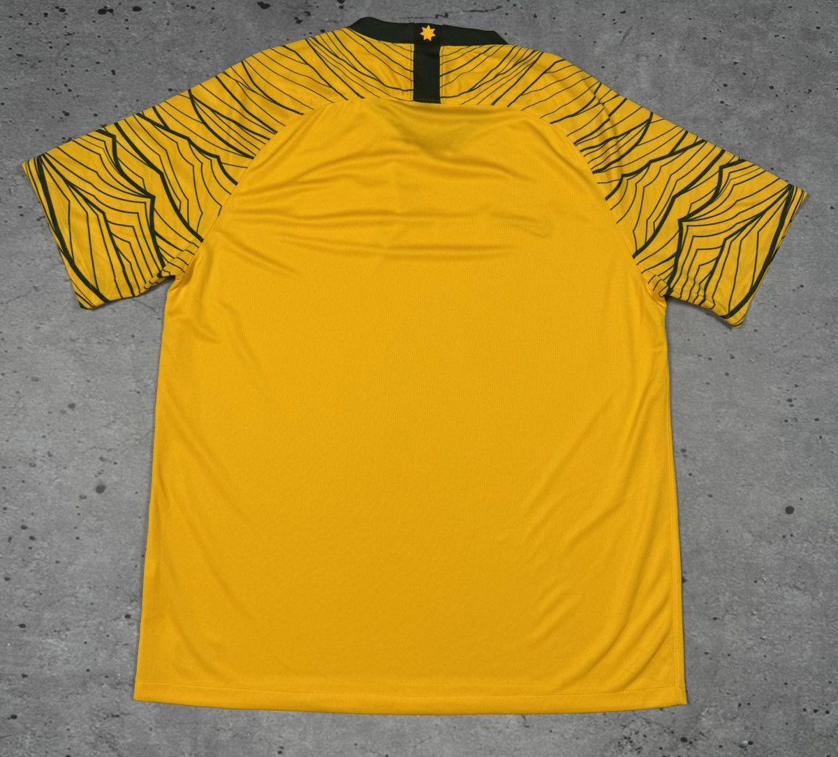 Nike Australia 2018-2019 Nike Football Jersey Size US XL / EU 56 / 4 - 2 Thumbnail