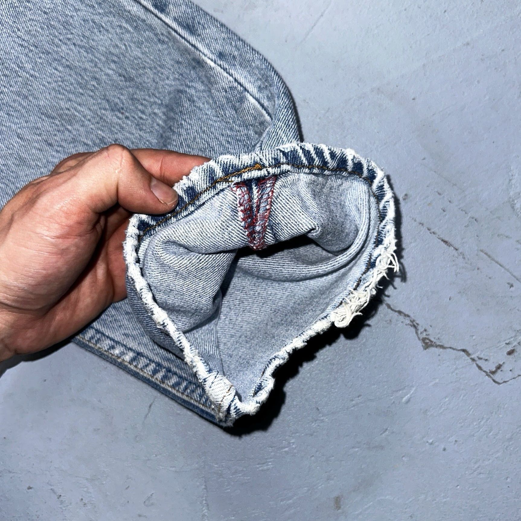 Levi's VINTAGE Levi's 501 Jeans 32x30 Blue Denim Cotton Regular Men 90s Straight 80s Light Wash Classic 28x30 Thrashed Style: Straight Size US 32 / EU 48 - 4 Thumbnail