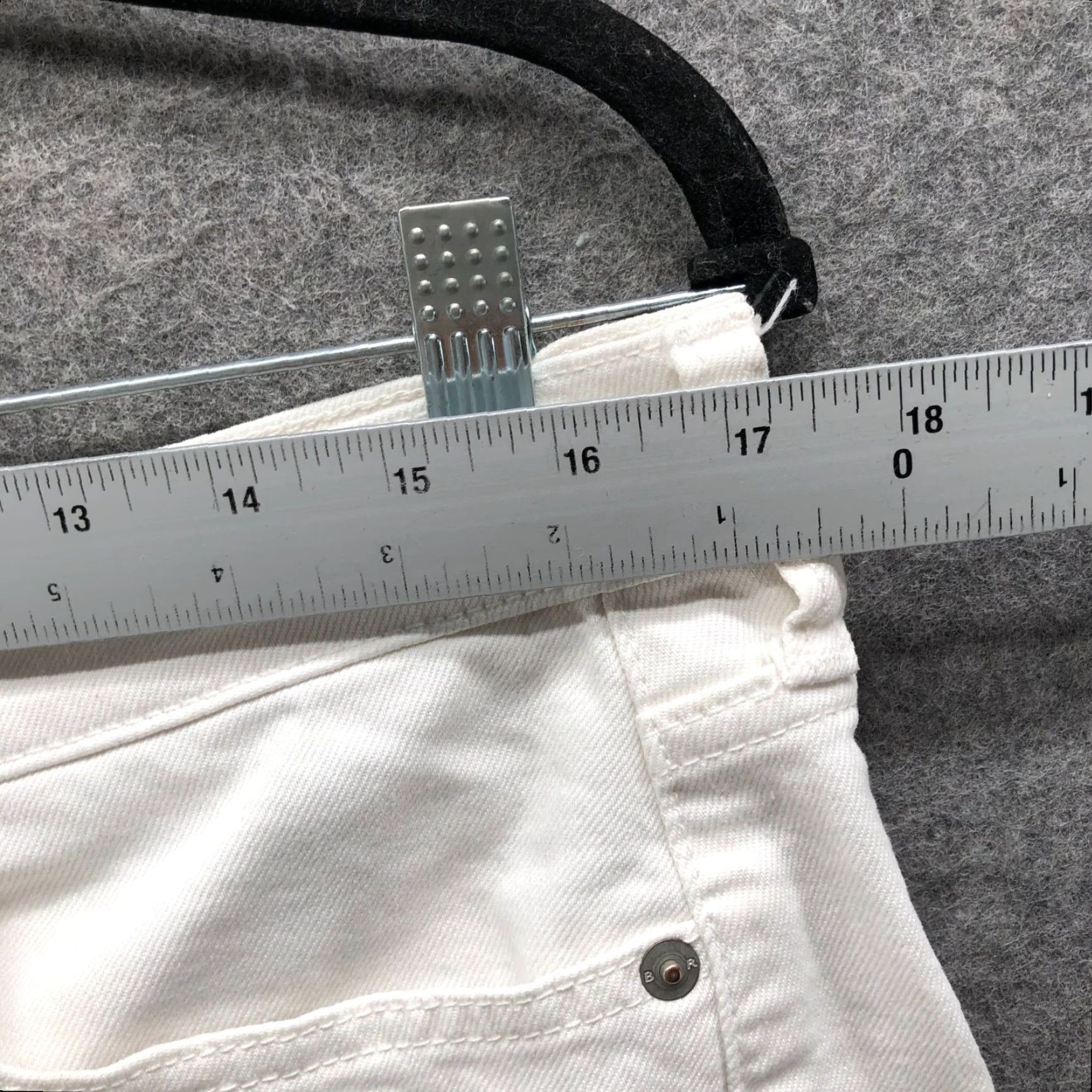 Banana Republic Banana Republic 4'' High Rise Straight Denim Shorts Womens 31 / 12 White Size 34" / US 12 / IT 48 - 4 Thumbnail
