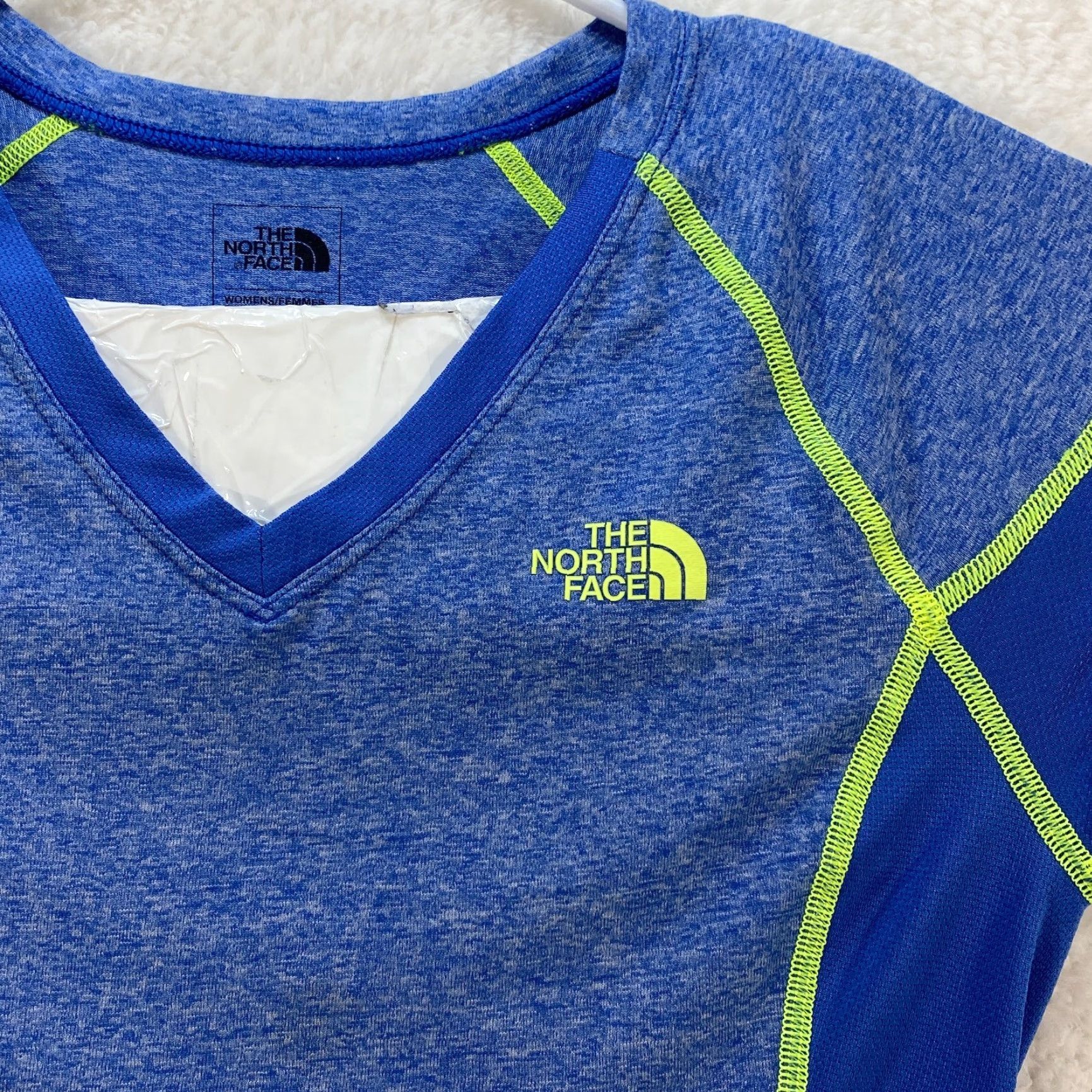 The North Face VINTAGE The North Face Womens XS T Shirt Blue Flash Dry Short Sleeve V Neck Athletic Size XS / US 0-2 / IT 36-38 - 4 Thumbnail