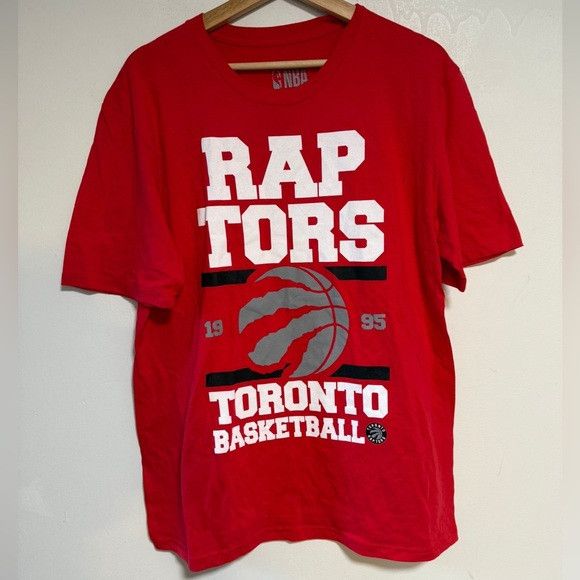NBA Toronto Raptors 1995 Graphic Red T-Shirt Men’s Medium Size US M / EU 48-50 / 2 - 2 Thumbnail