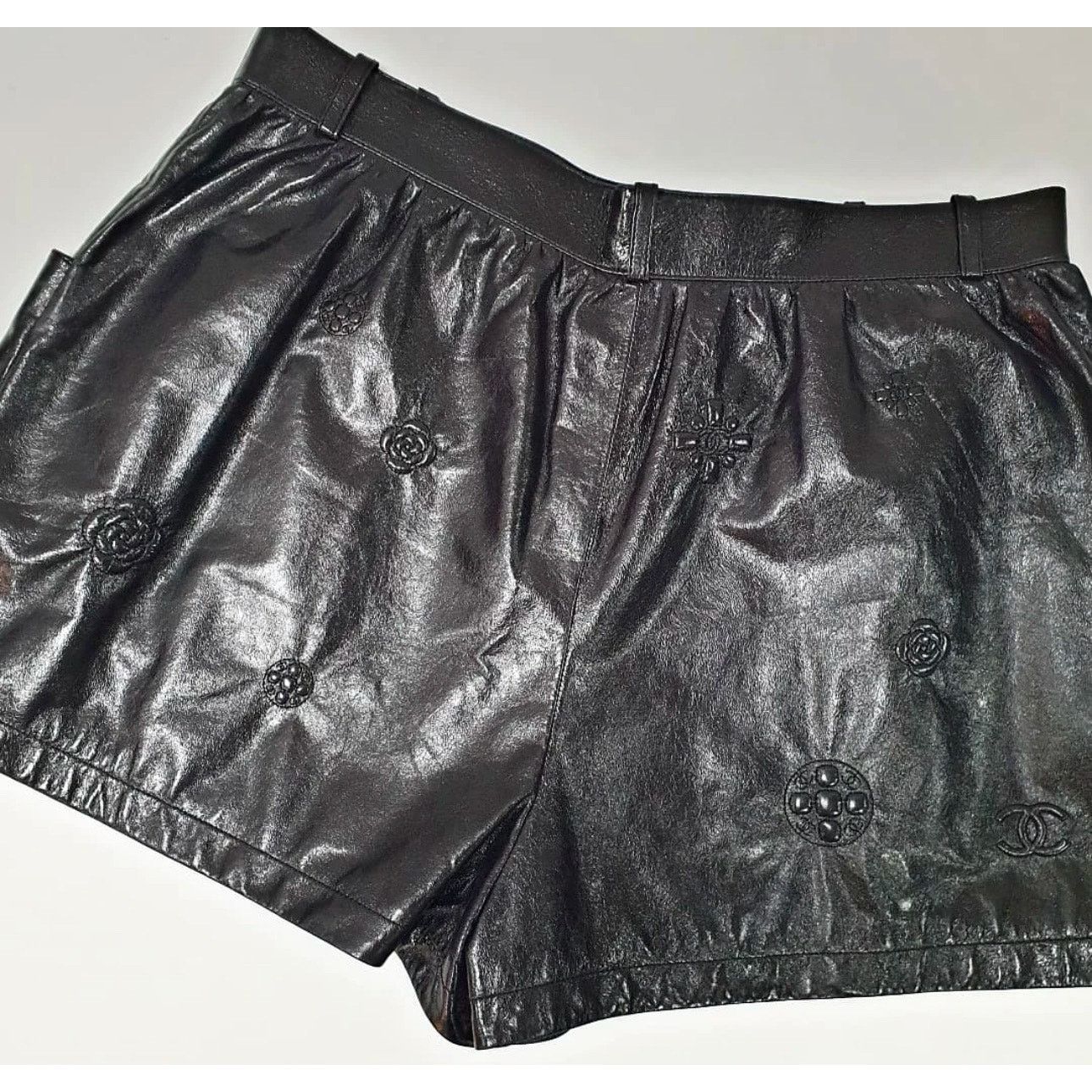 Chanel Chanel Black Leather Camellia CC logo Shorts Sz.46 Size 34" / US 12 / IT 48 - 5 Thumbnail