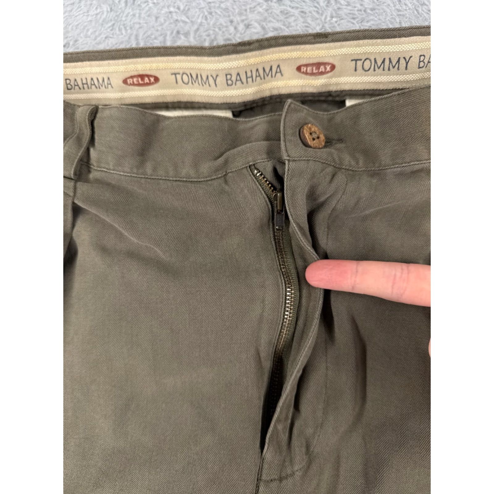 Tommy Bahama Tommy Bahama Shorts Men 35 Brown Tencel Cotton Blend Cargo Beach Resort Golf Casual Ready-To-Wear Size US 35 - 6 Thumbnail