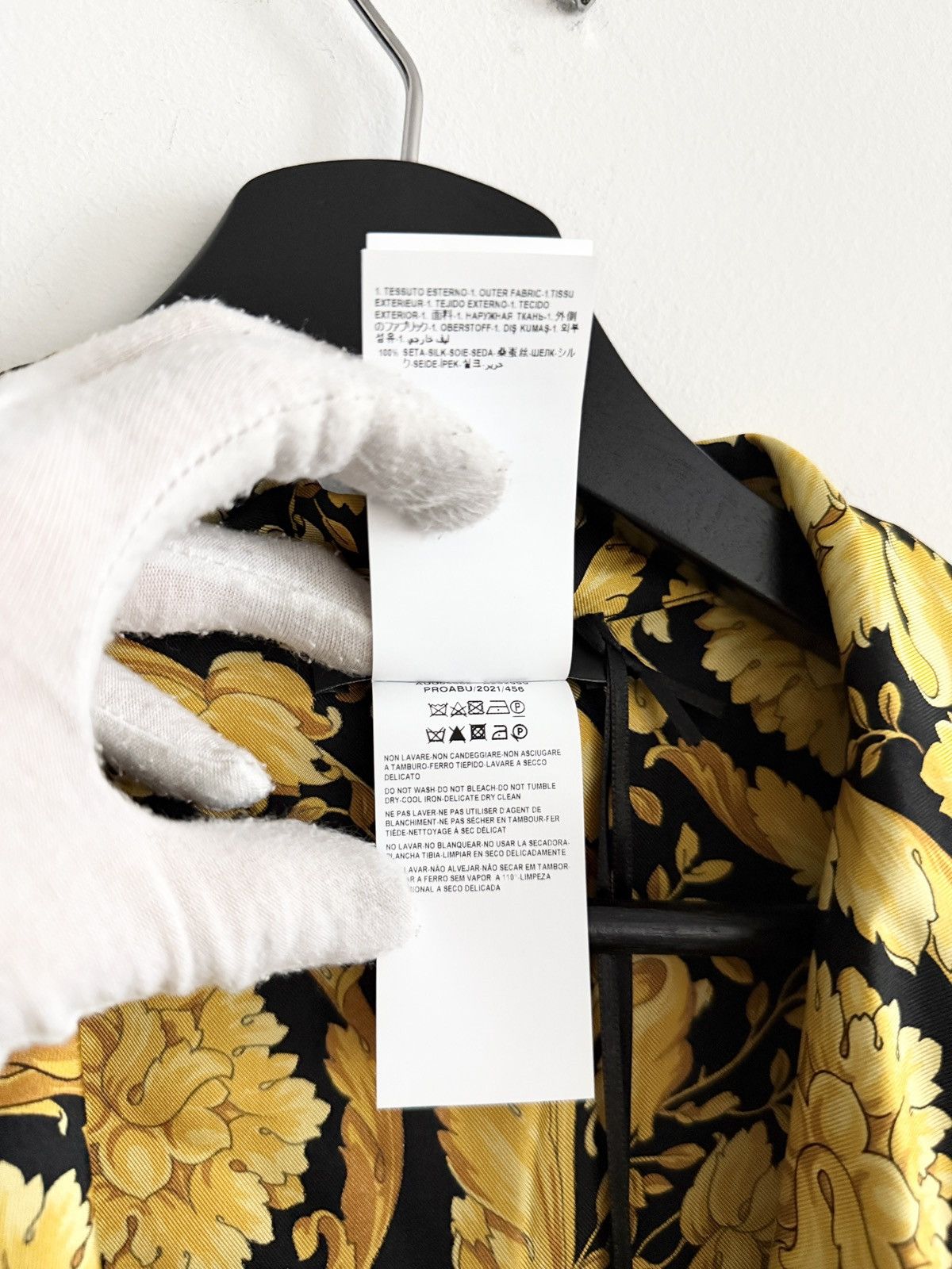 Versace STEAL! Versace Silk Twill Baroquel Robe (Brand New) Size US L / EU 52-54 / 3 - 9 Thumbnail