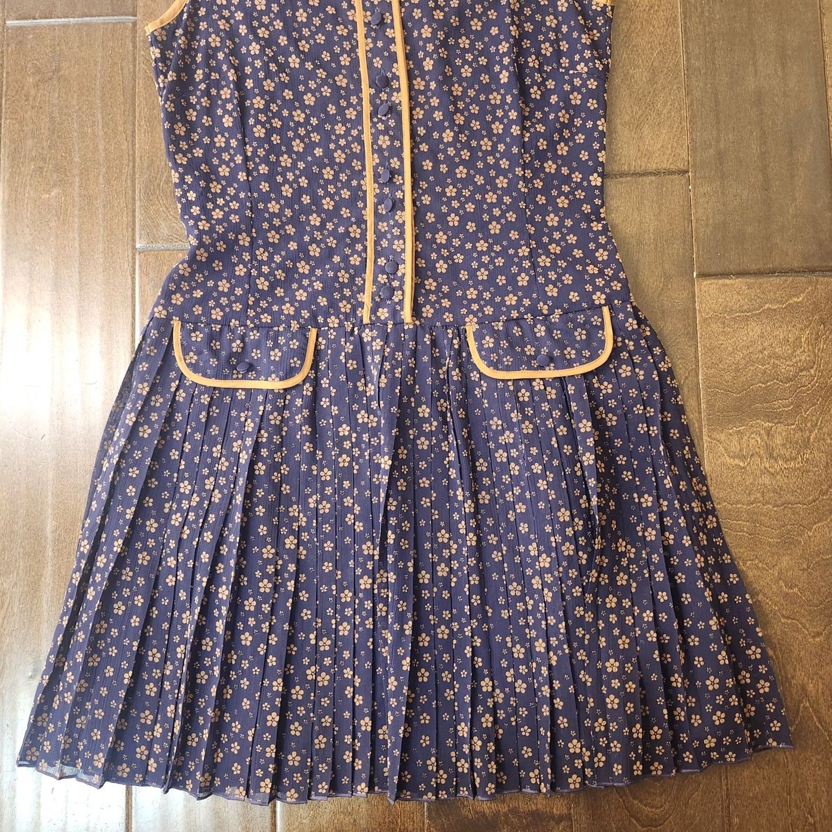 H&M H&M Dress Womens Size 6 Navy Floral Pleated Fit Flare Sleeveless Pockets Dress Size M / US 6-8 / IT 42-44 - 3 Thumbnail