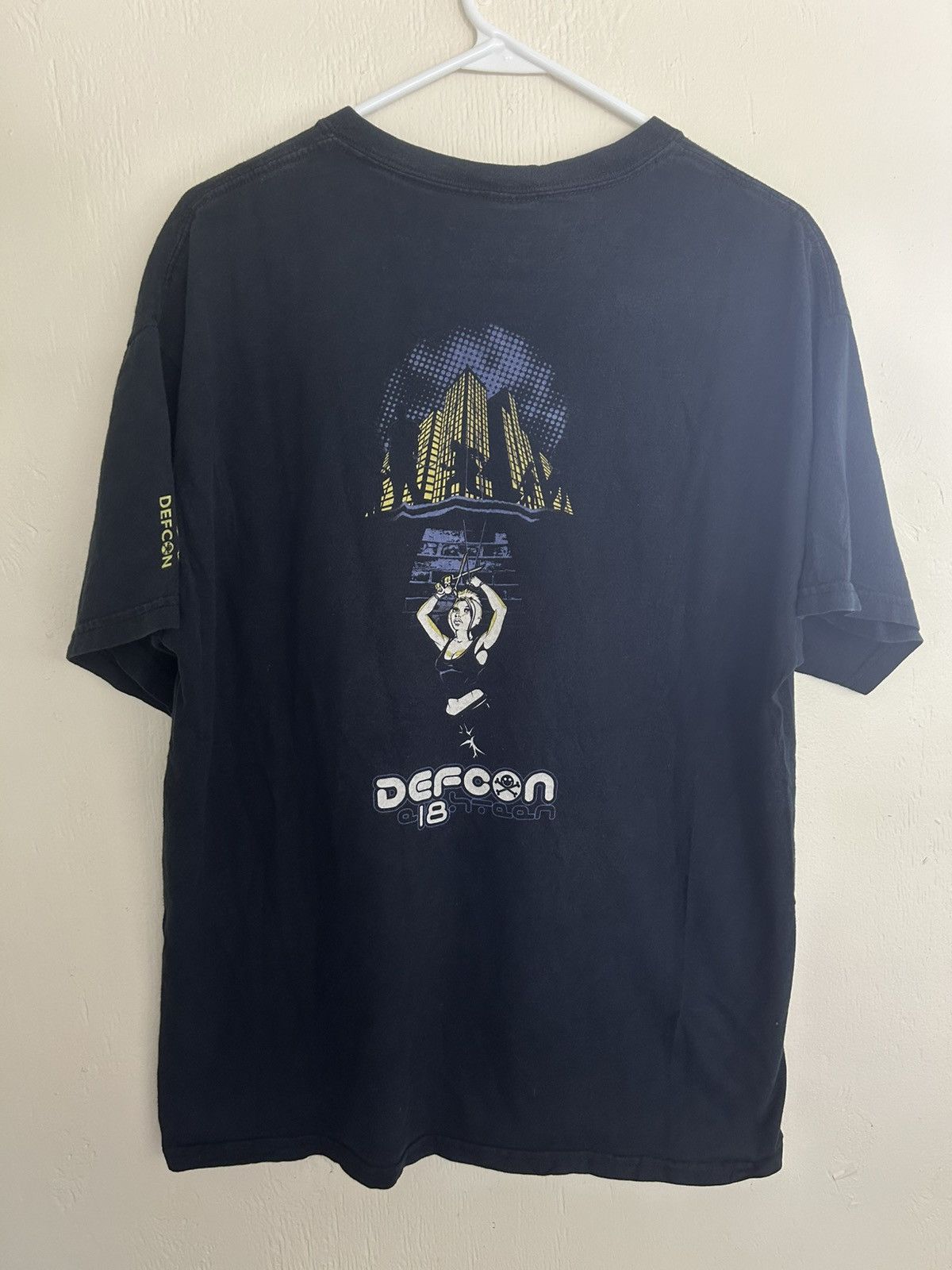 Vintage Defcon Underground Since 1992 Graphic T-shirt Size US L / EU 52-54 / 3 - 1 Thumbnail